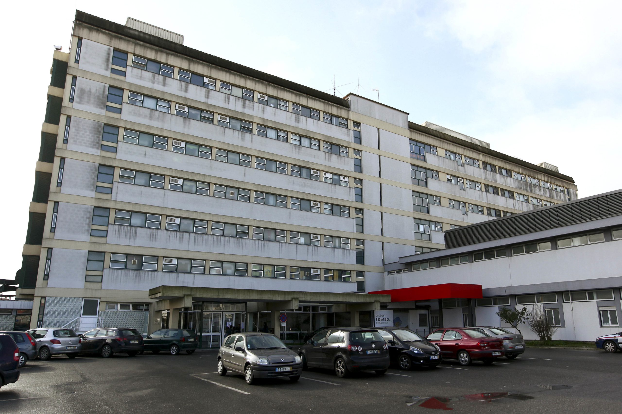 Covid-19: Sobe para 23 número de infetados em surto no hospital de Beja