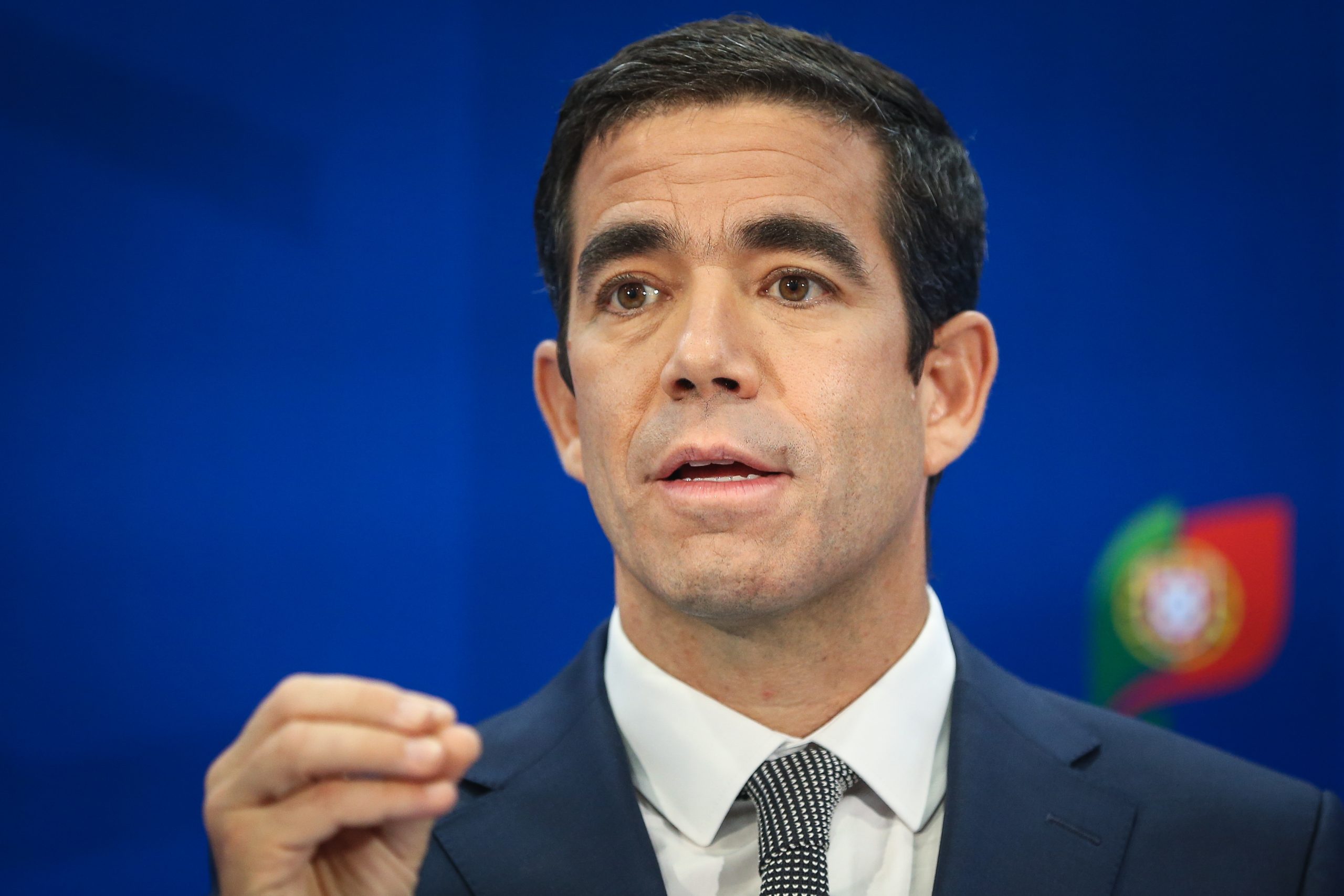 OE2025: Governo quer equilíbrio das contas como “baia para a especialidade” e “erradicar” défices