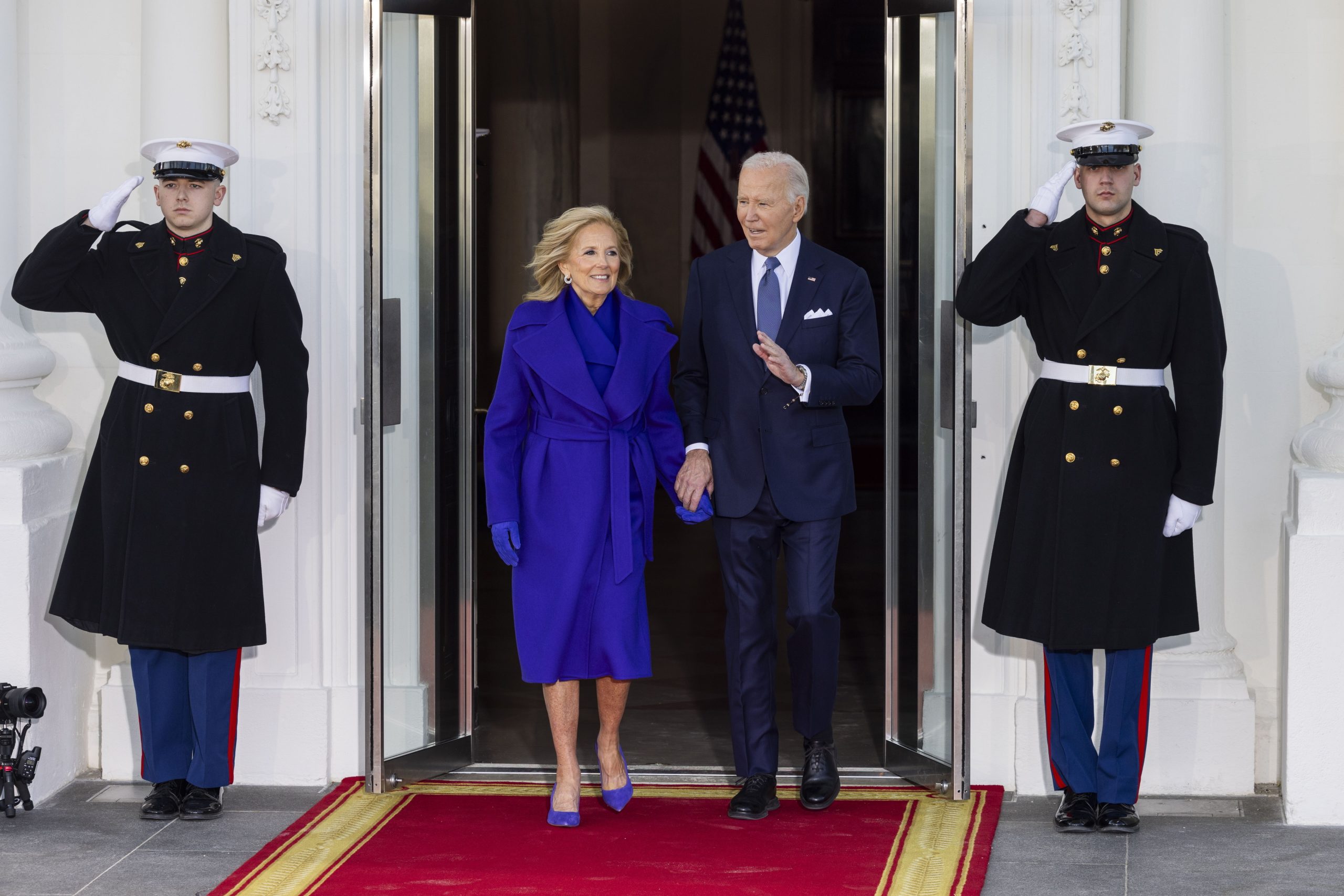 Ex-Presidente Joe Biden acusa Trump de apaziguar o líder russo ao pressionar a Ucrânia