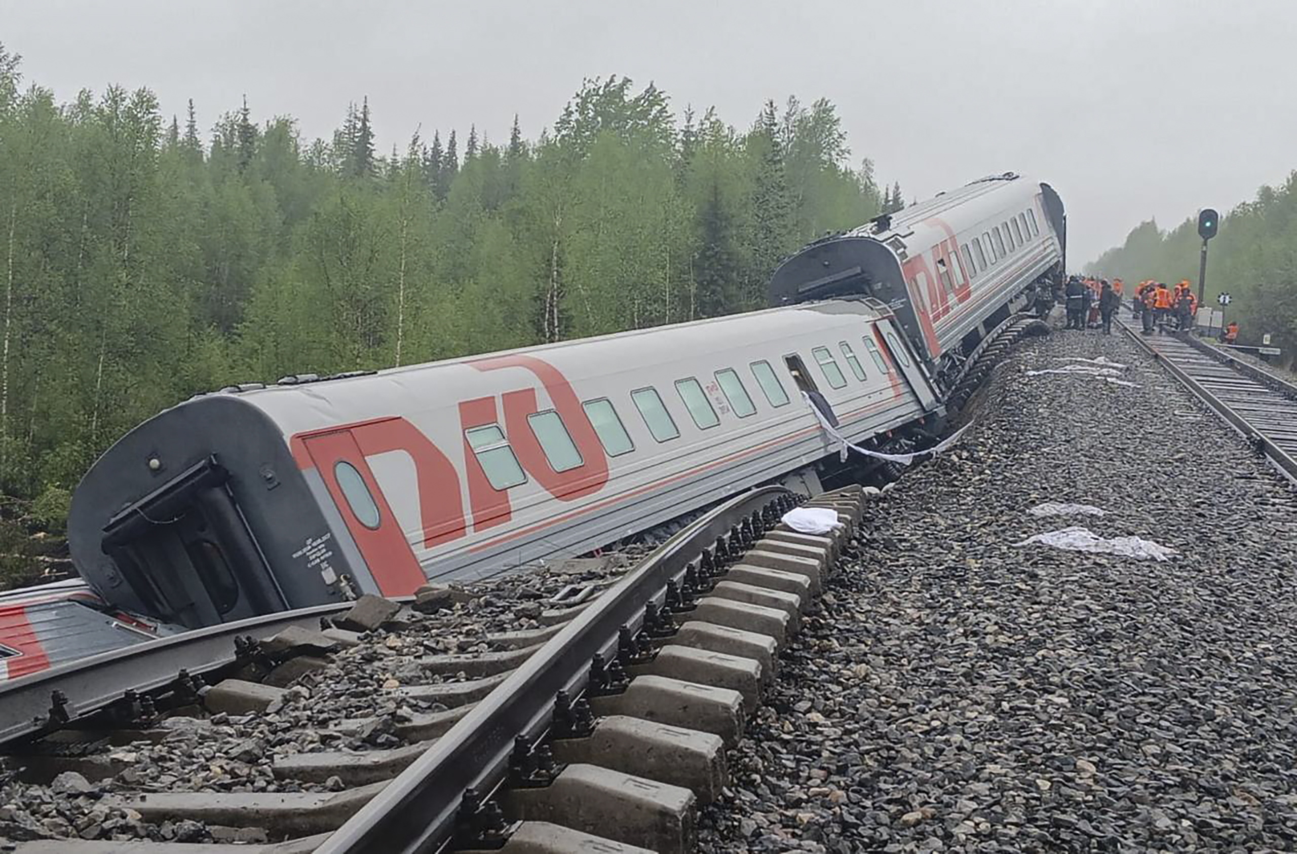 Três mortos e dezenas de feridos em acidente ferroviário na Rússia