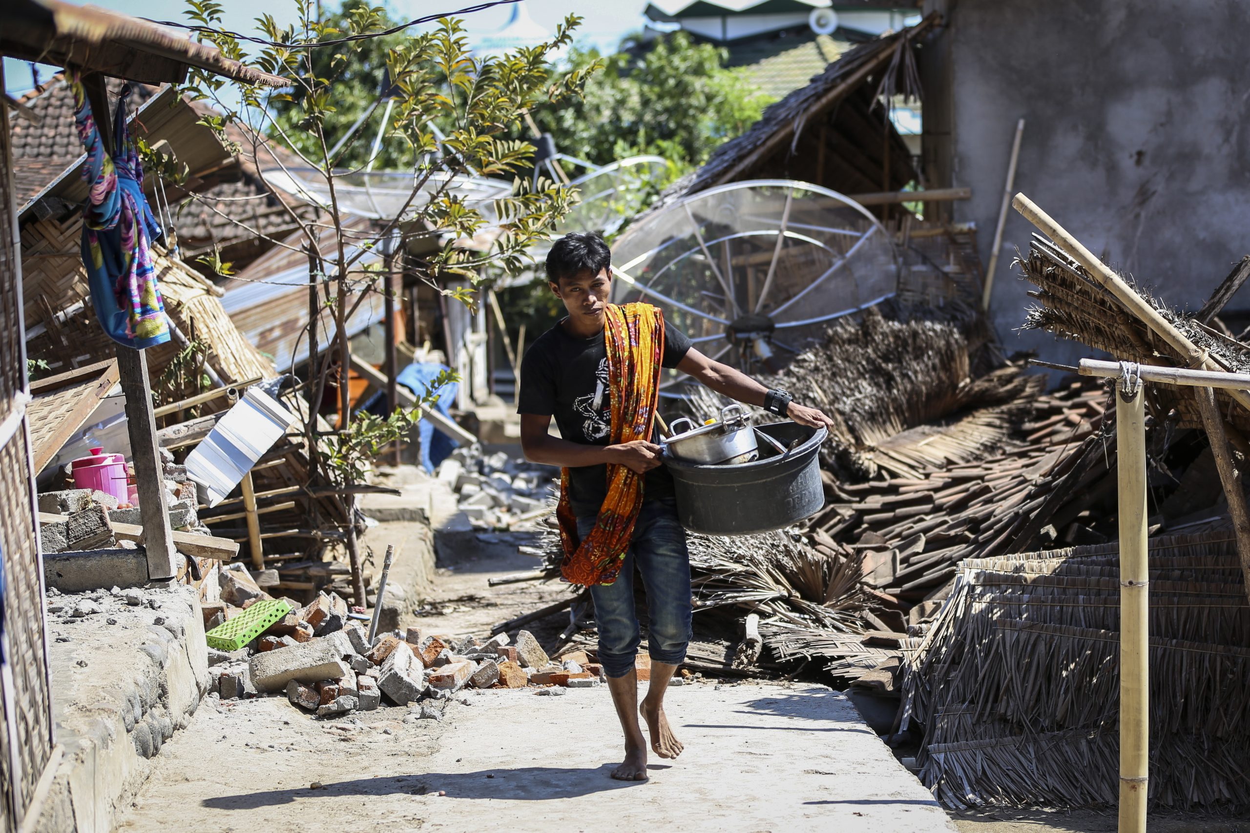 Mais de 70 mil desalojados na sequência de sismo que atingiu ilha indonésia de Lombok