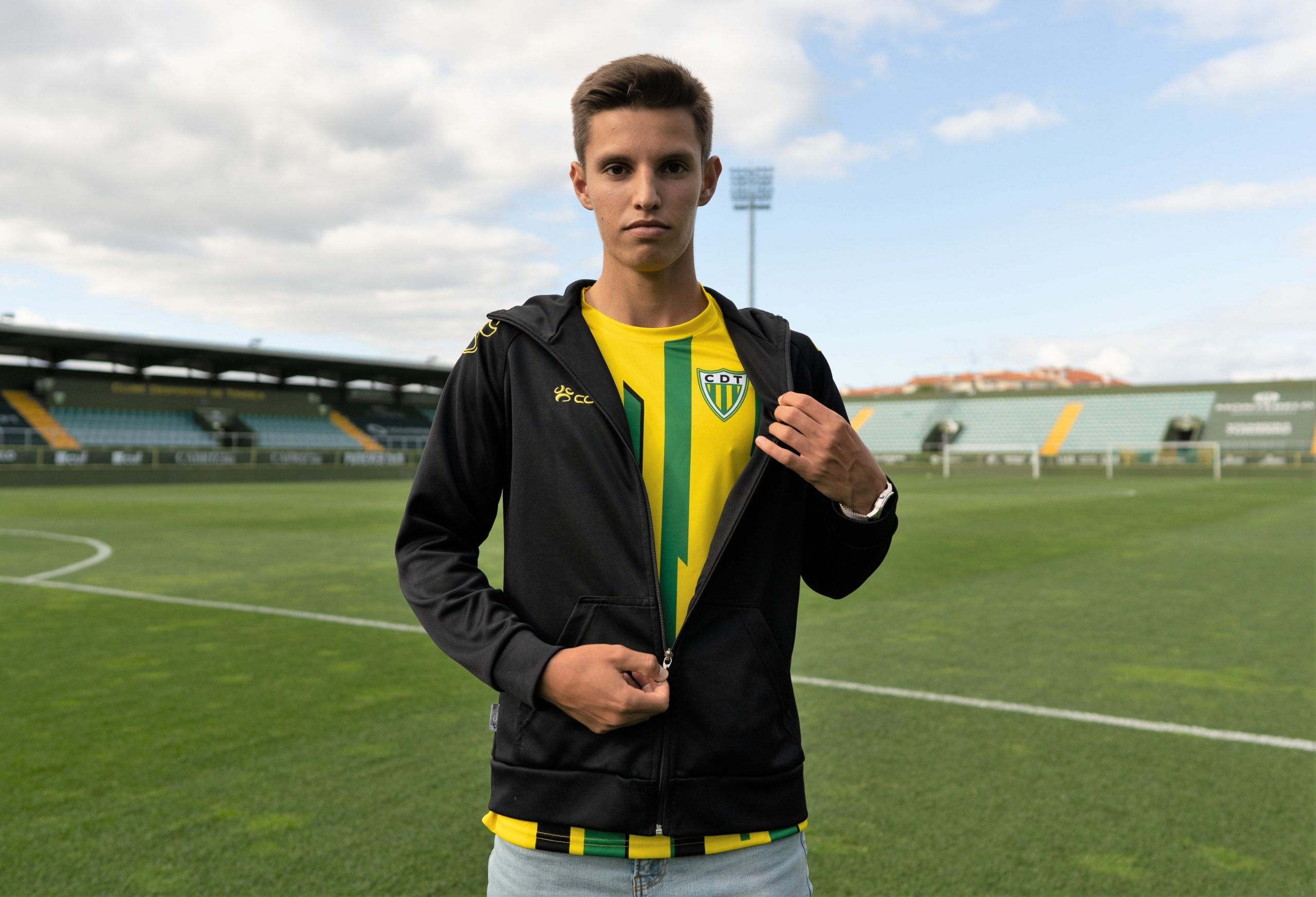 Tiago Dantas suspenso por um jogo após gesto contra Sporting