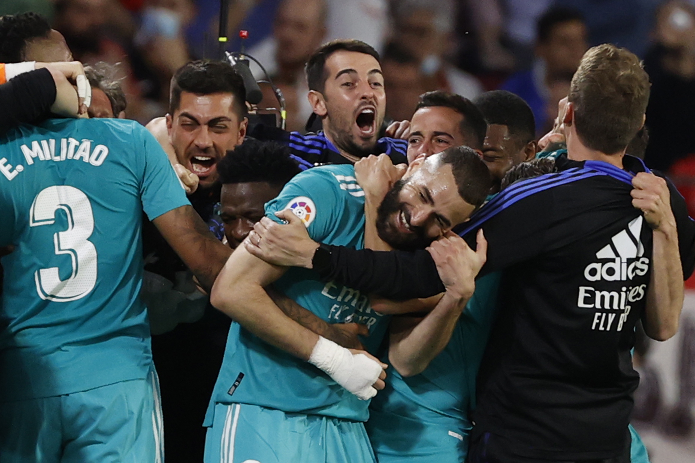 La Liga: Real ‘vira’ em Sevilha com golo de Benzema e distancia-se ainda mais na frente