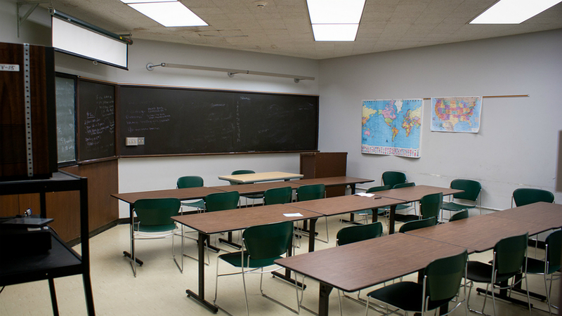 Docentes que trabalhem no dia feriado terão direito a pagamento suplementar