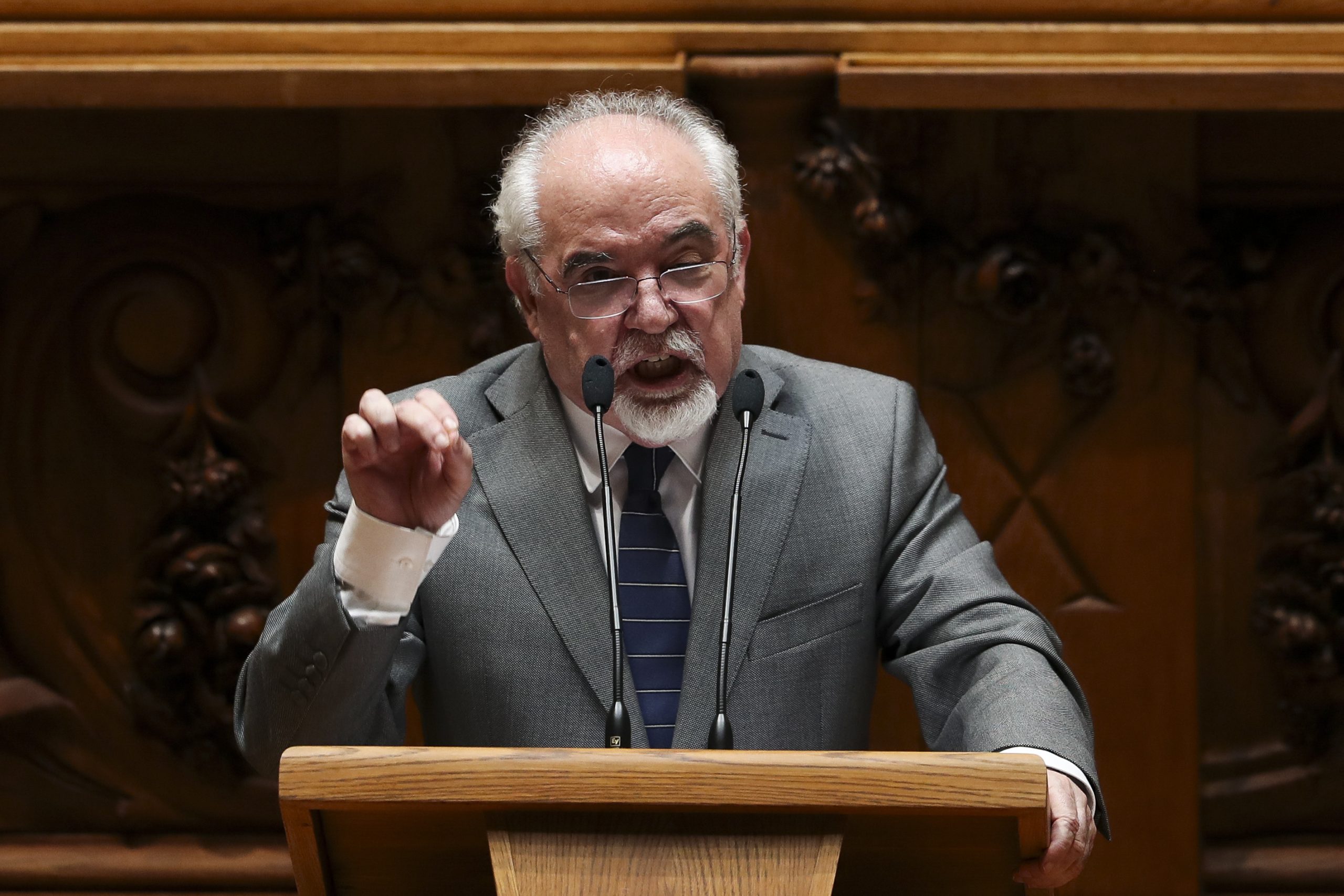 Estado da Nação: Vieira da Silva aponta reforço de 1,3 mil milhões de euros do fundo de Segurança Social até fim do ano