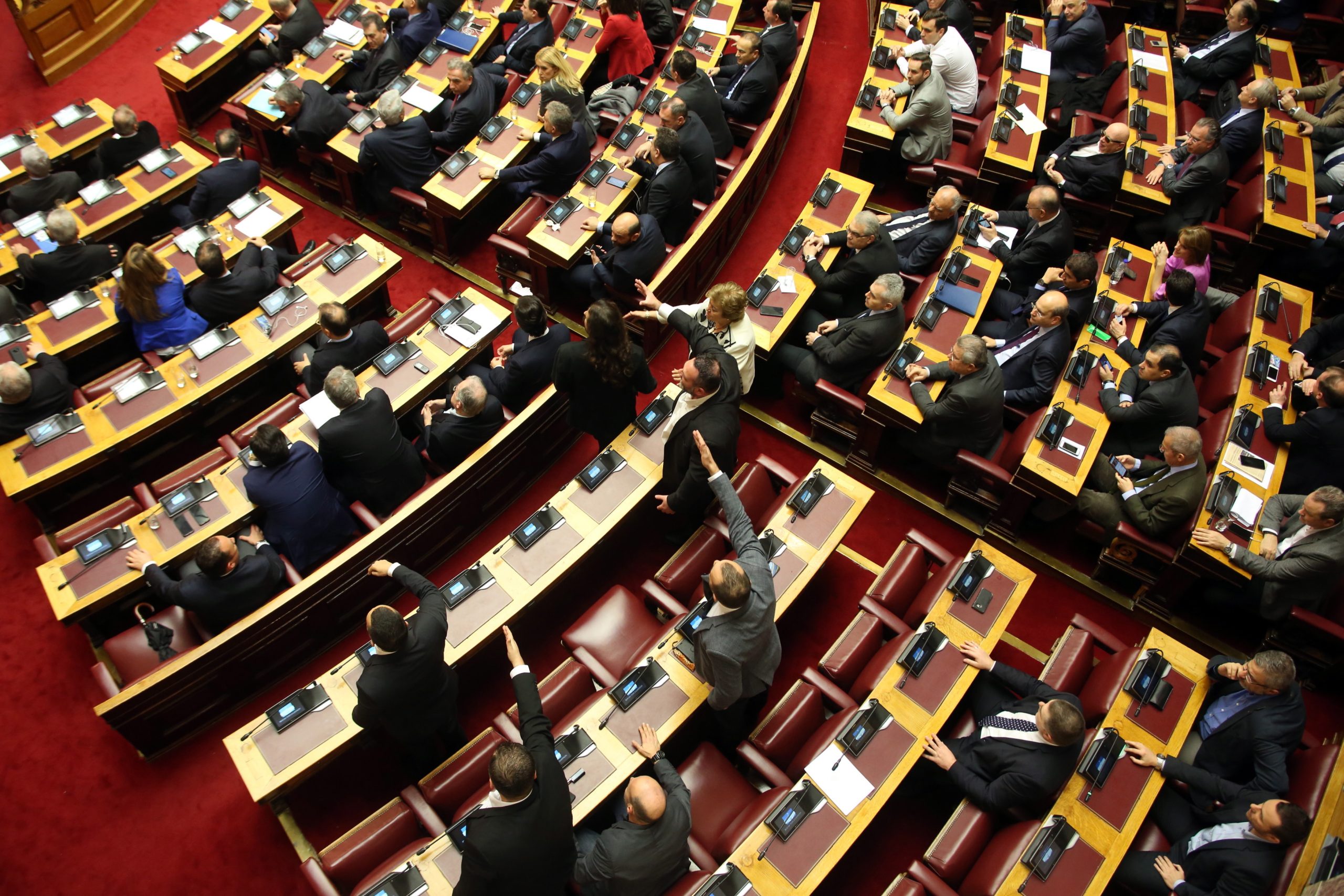 Parlamento grego prepara-se para levantar veto sobre adesão da Macedónia à NATO