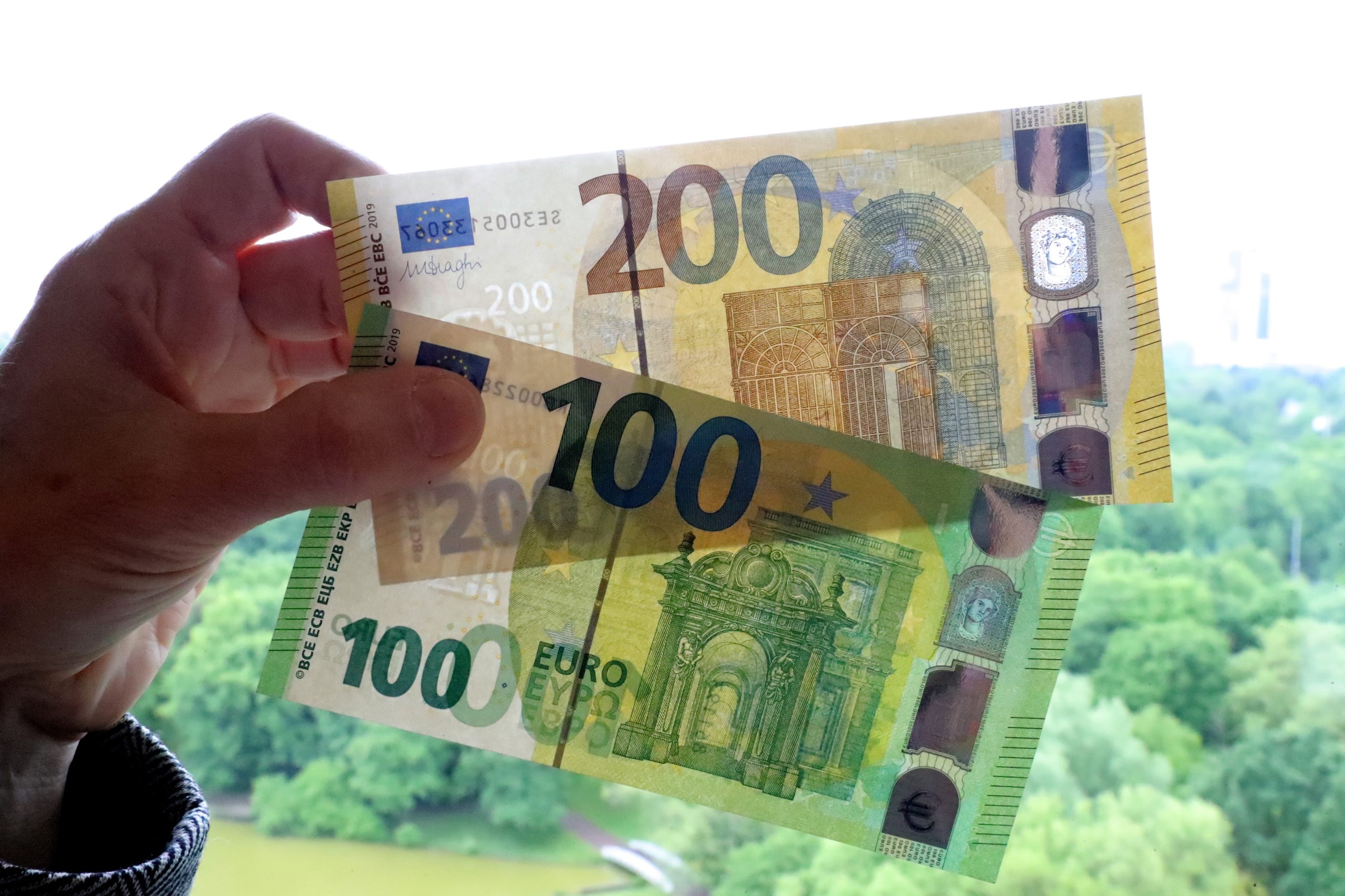 Portugal com maior queda do PIB na UE no primeiro trimestre ao recuar 5,4%, segundo estimativa do Eurostat