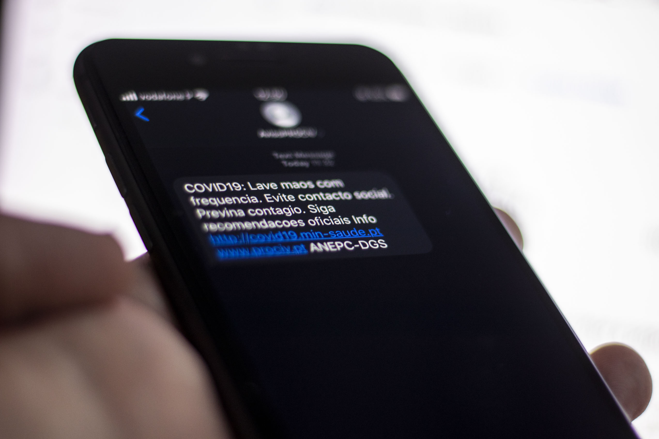 Covid-19: Mensagens da Proteção Civil enviadas para 9,3 milhões de telemóveis