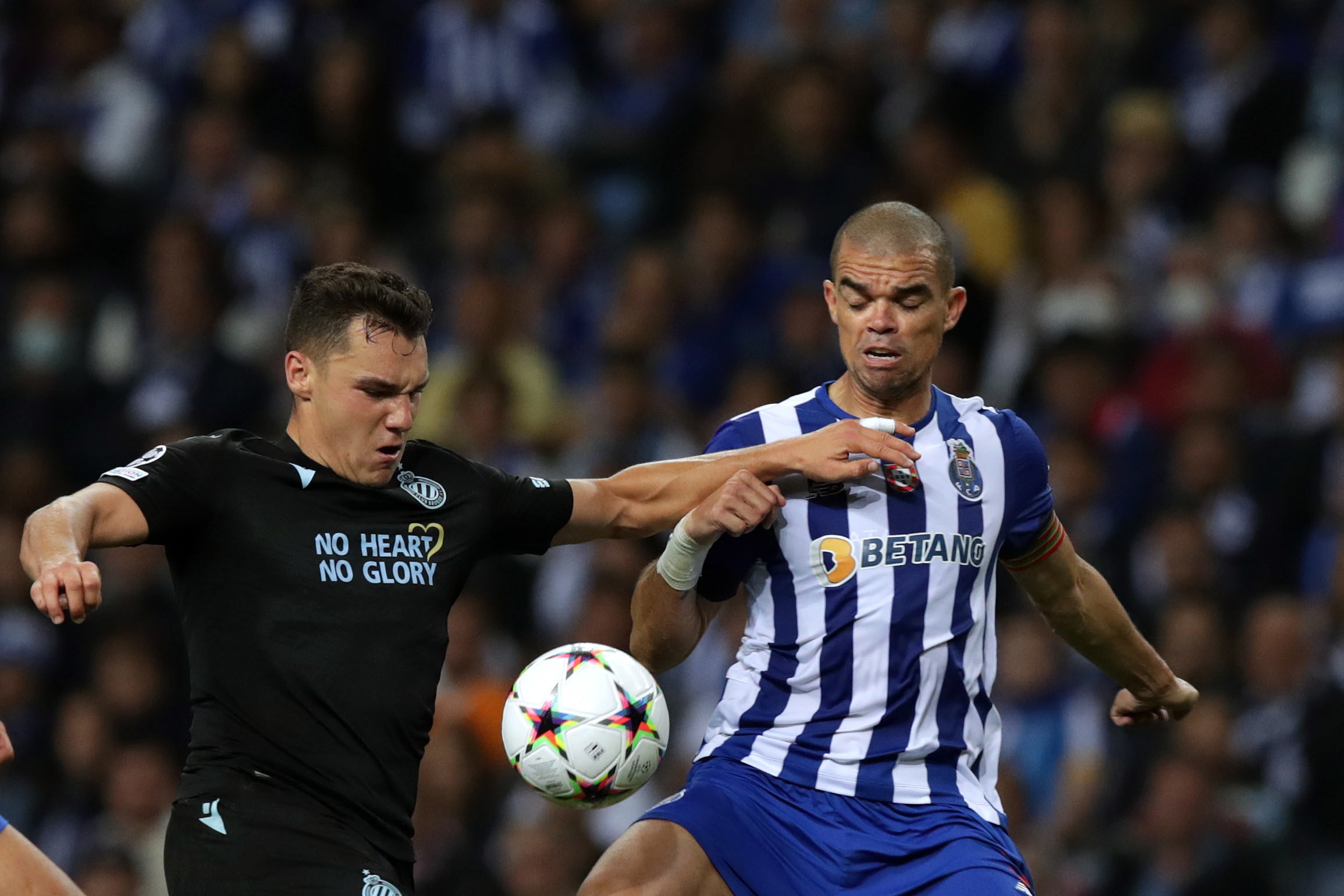 FC Porto sem Pepe e João Mário nos 24 convocados para Bruges