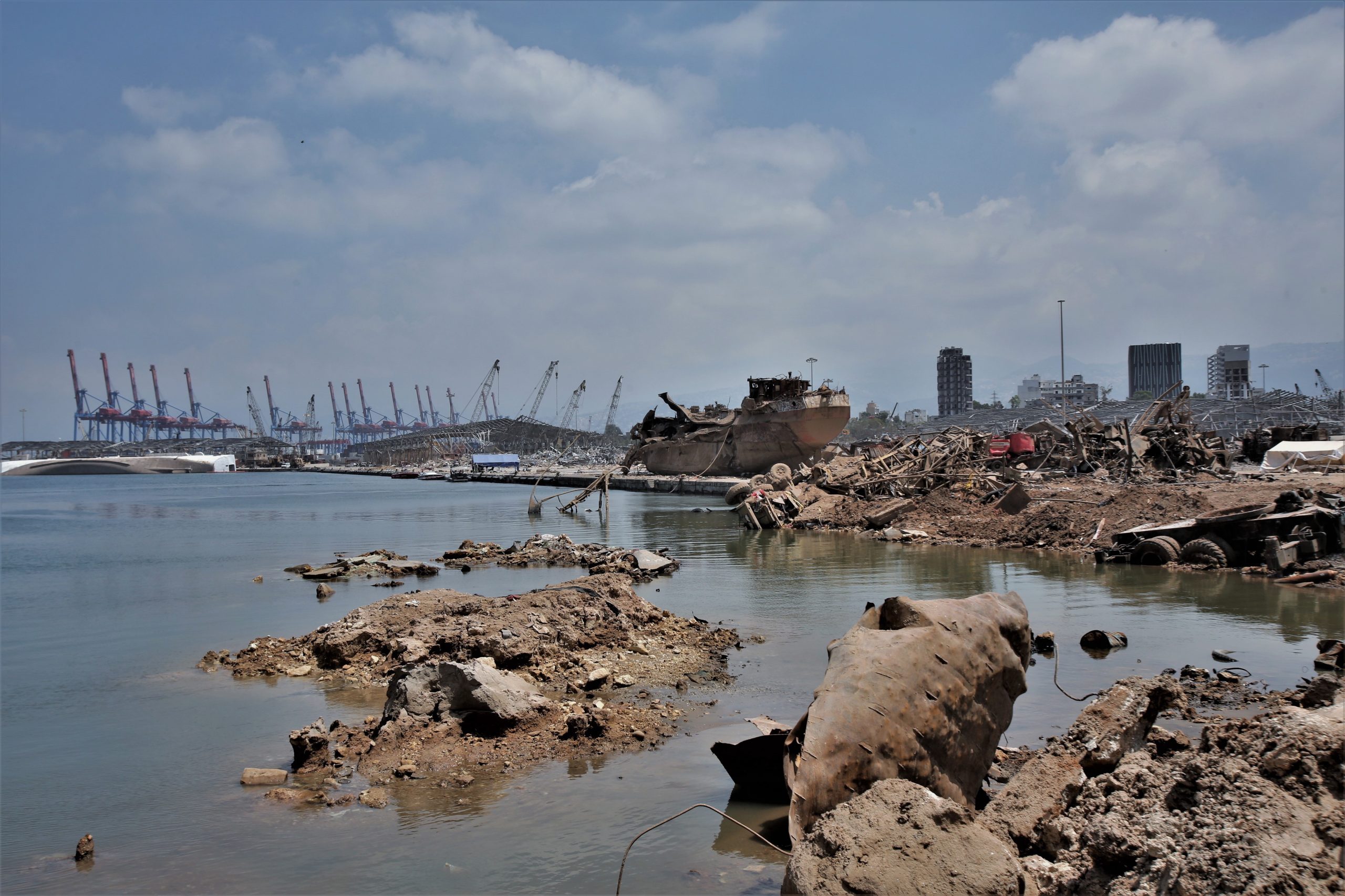 Líbano. Tribunal emite ordem de prisão para diretor do porto de Beirute