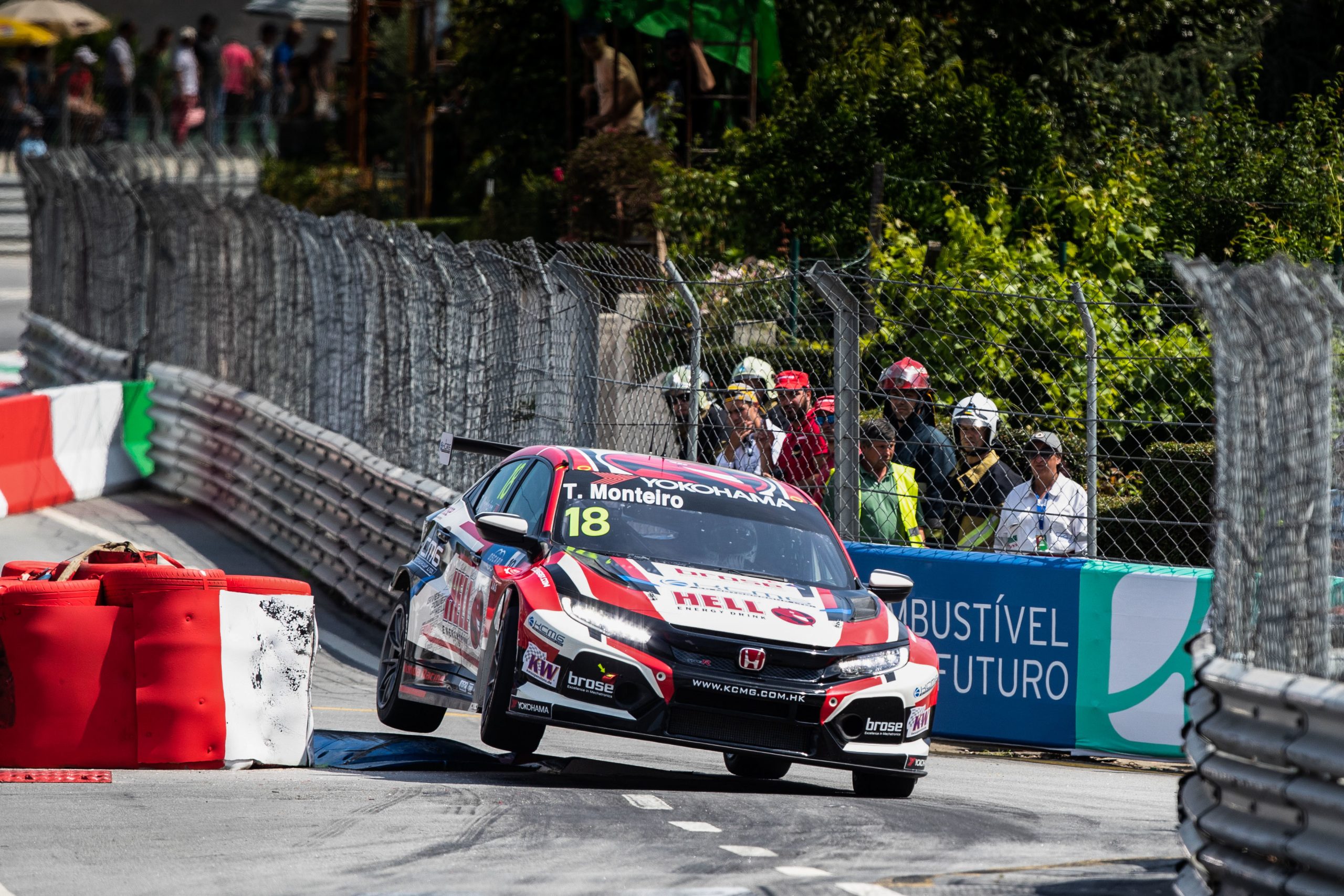 Vitória de Tiago Monteiro na terceira corrida do WTCR em Vila Real