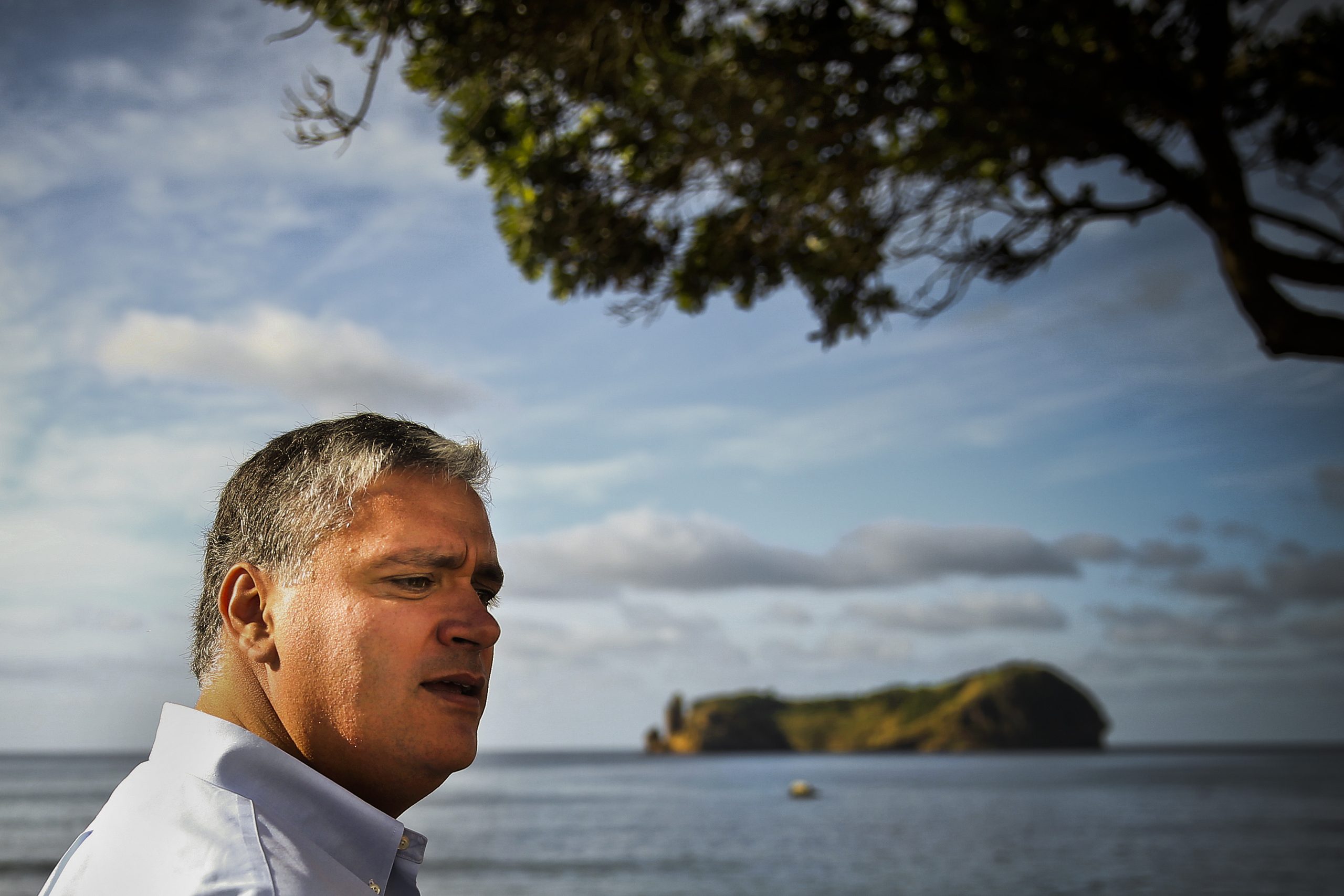 Líder do PS/Açores anuncia medidas para jovens, famílias e idosos