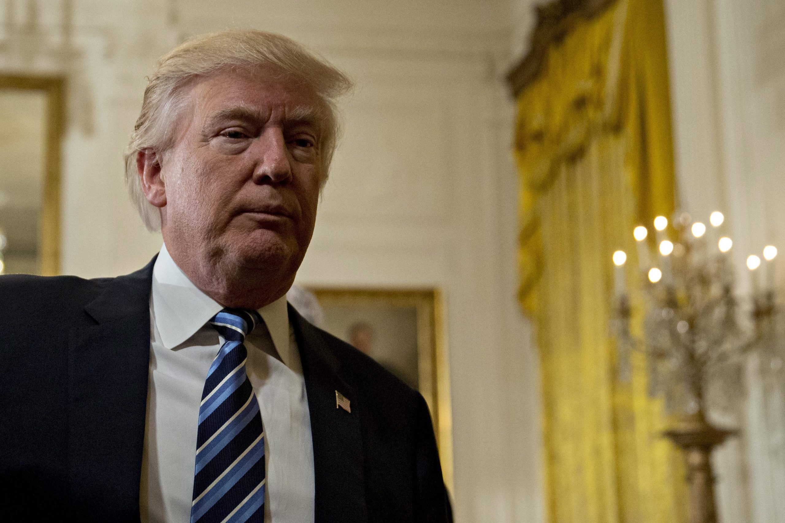 Donald Trump deixa Irão “sob aviso” após lançamento de míssil