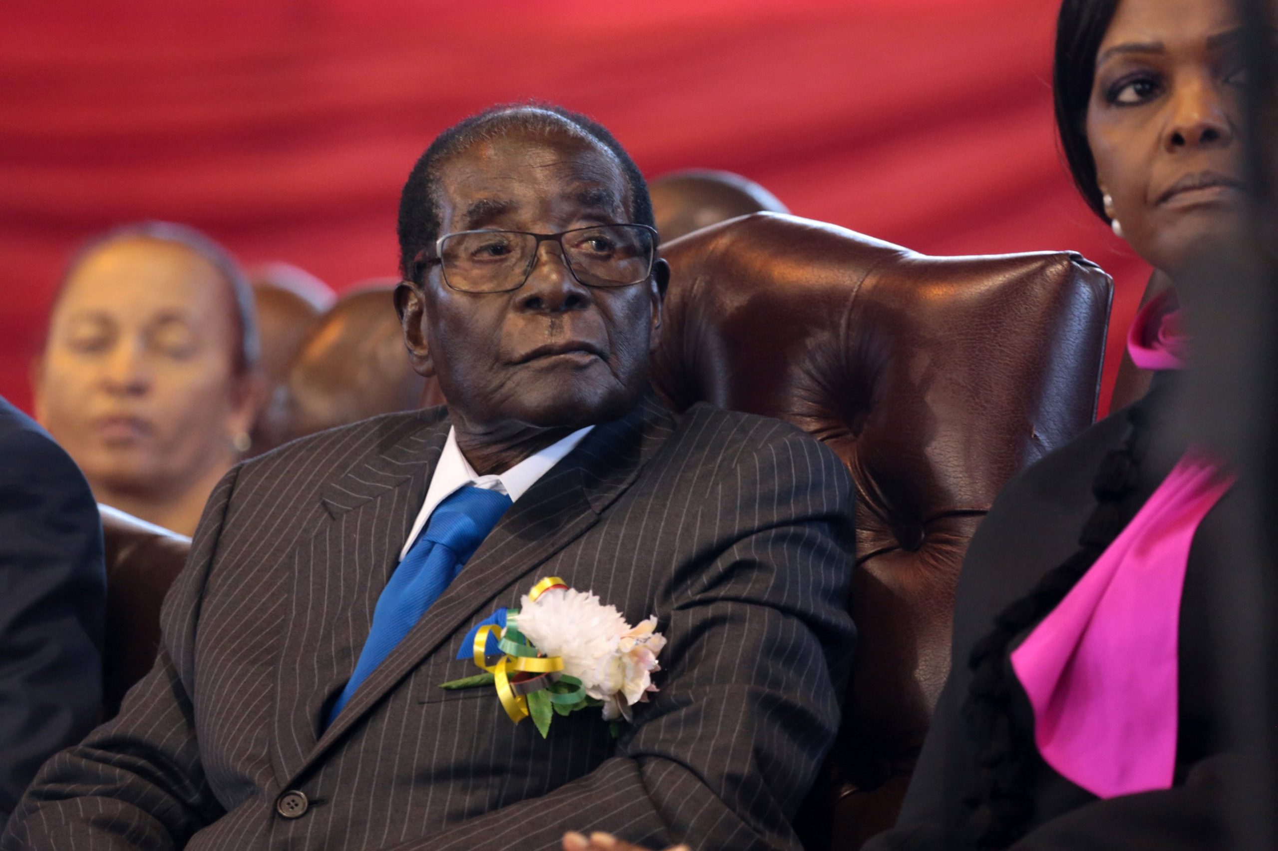 Washington diz que Mugabe ajudou a libertar o Zimbabué, mas “traiu esperanças do povo”