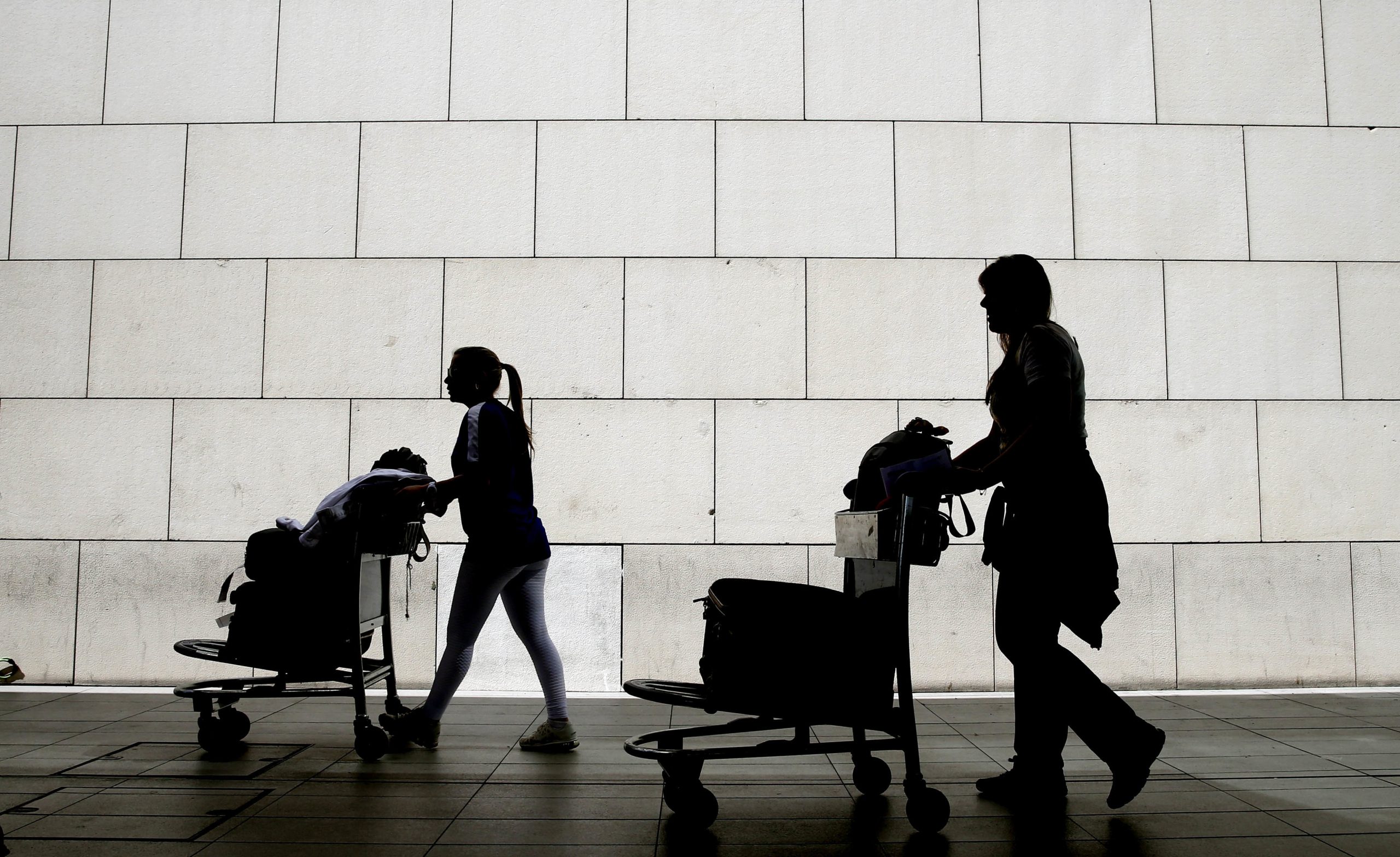 41 estudantes guineenses retidos no aeroporto de Lisboa arriscam repatriamento