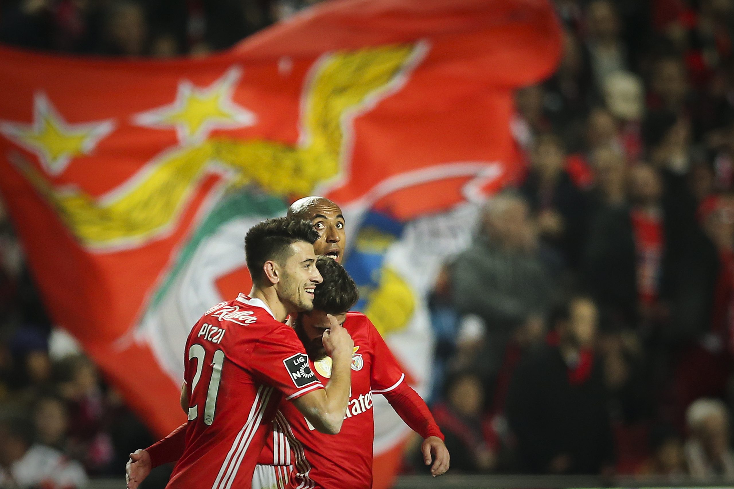 Benfica vira na frente e está mais perto de inédito ‘tetra’