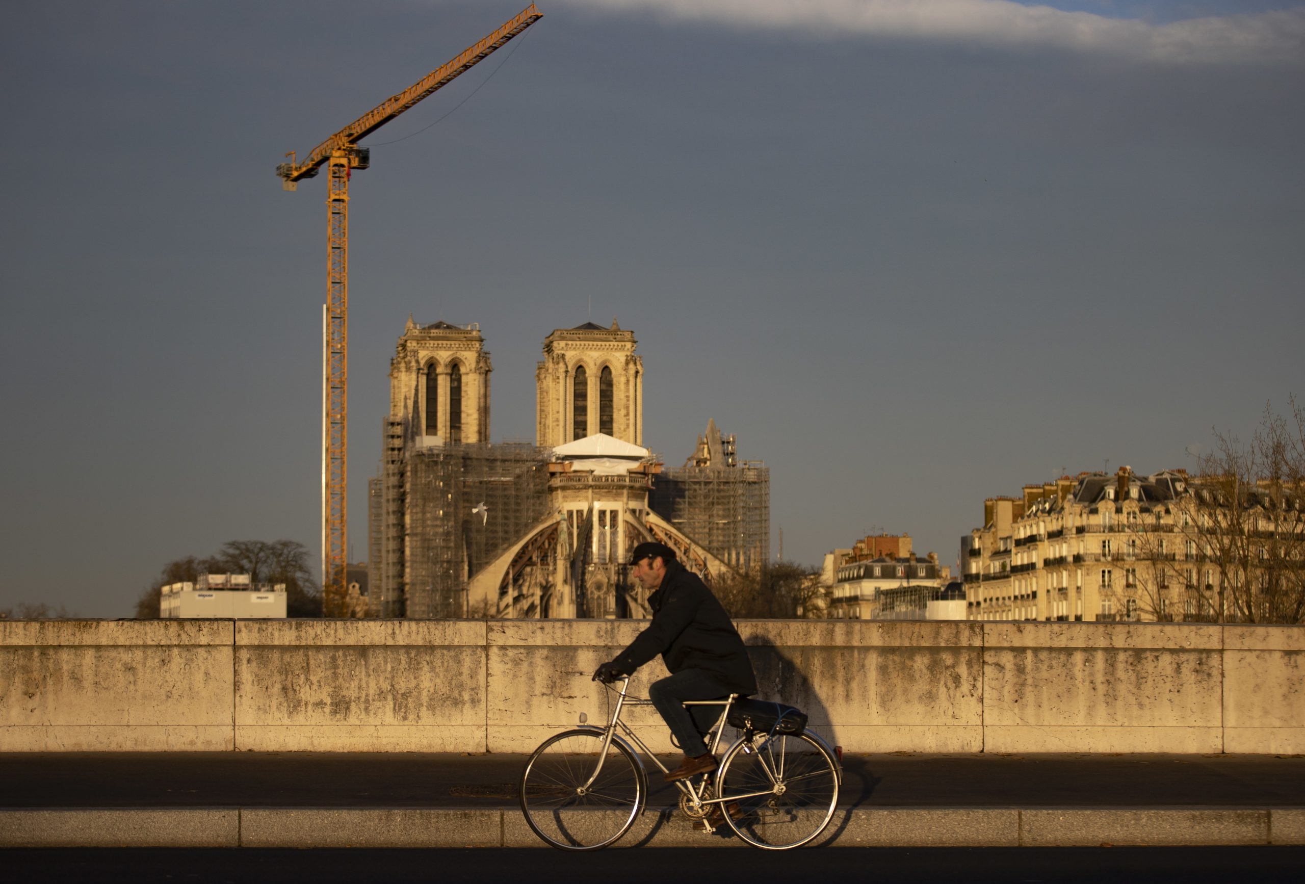 Paris: Catedral de Notre-Dame abre portas em 2024, mas não completamente renovada