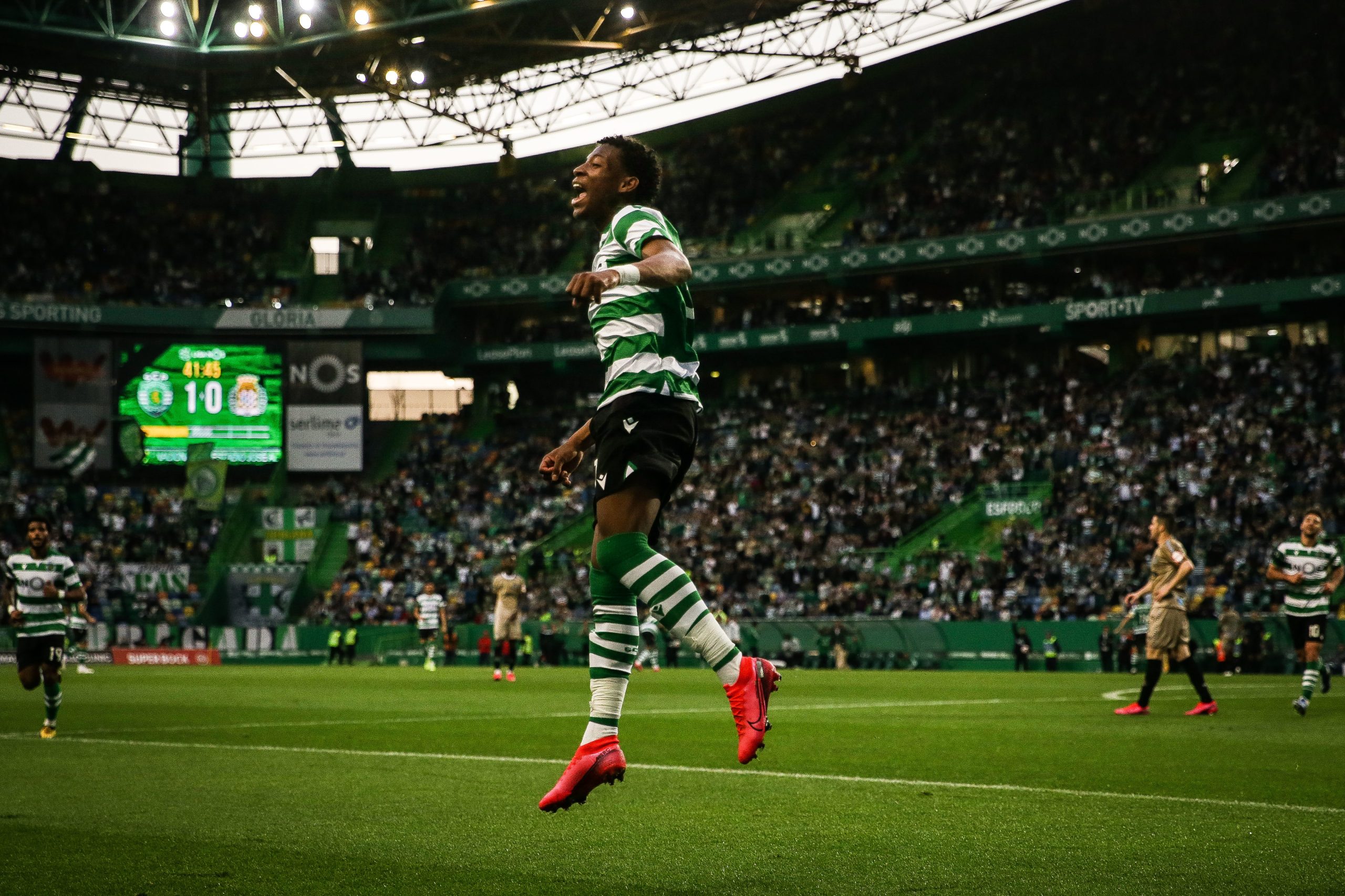 Sporting tenta reaproximação ao terceiro lugar e Famalicão fechar ciclo negativo