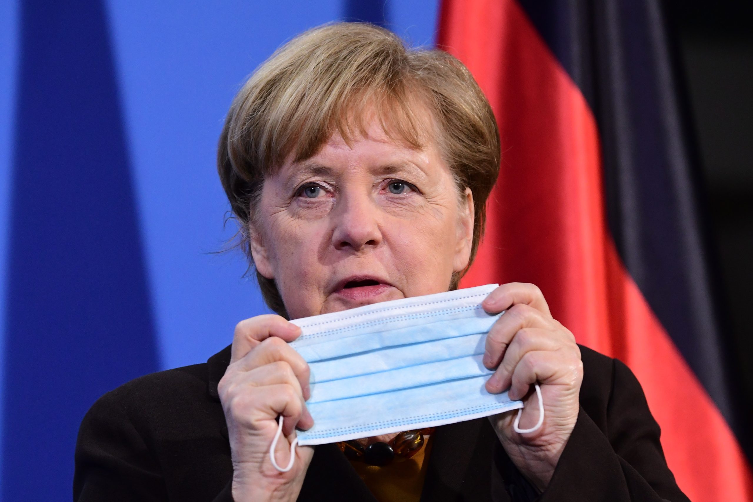 Merkel pede à Rússia que reduza presença militar na fronteira com a Ucrânia