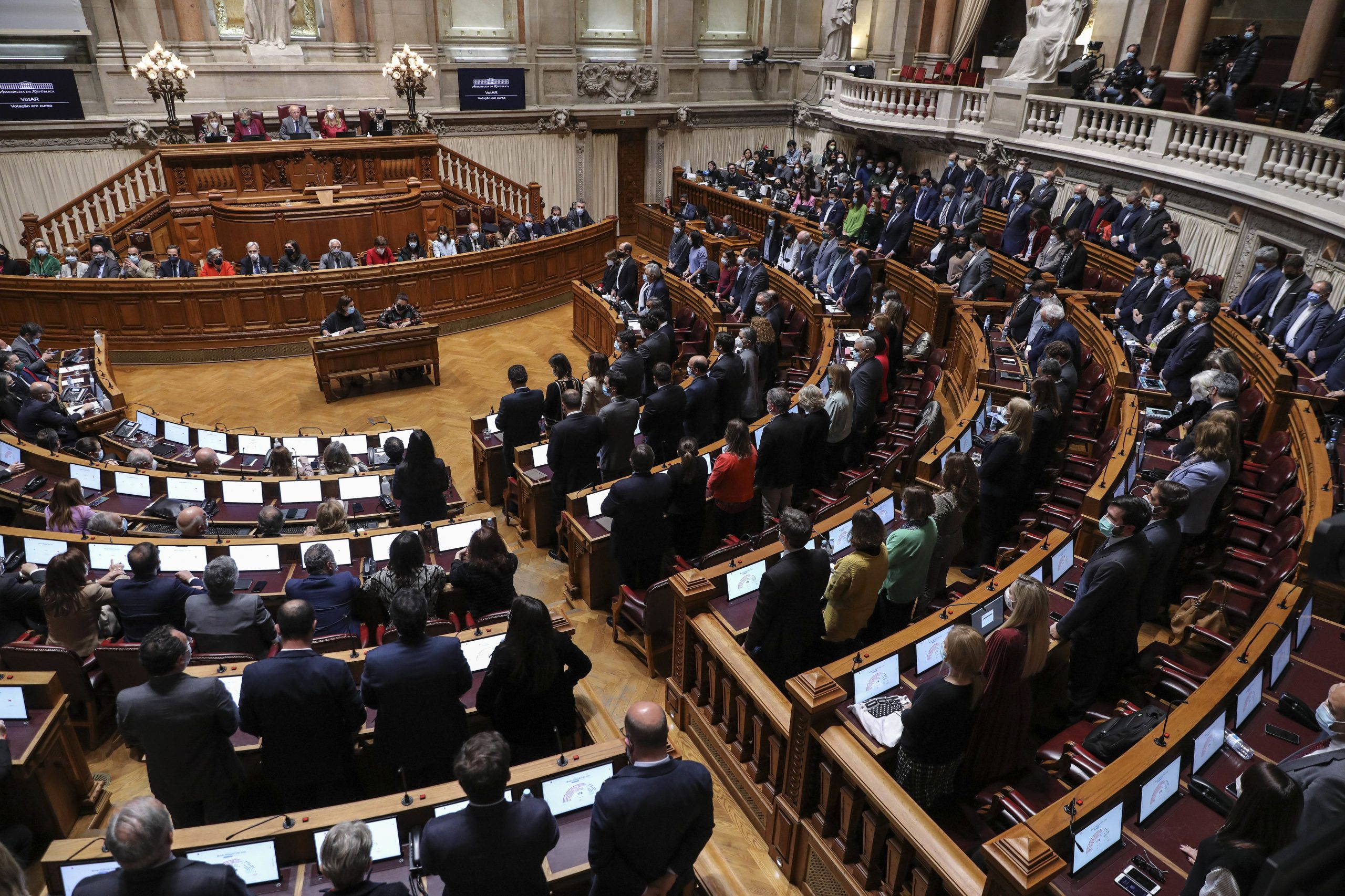 PS e PSD propõem composição da delegação parlamentar que vai visitar Kiev
