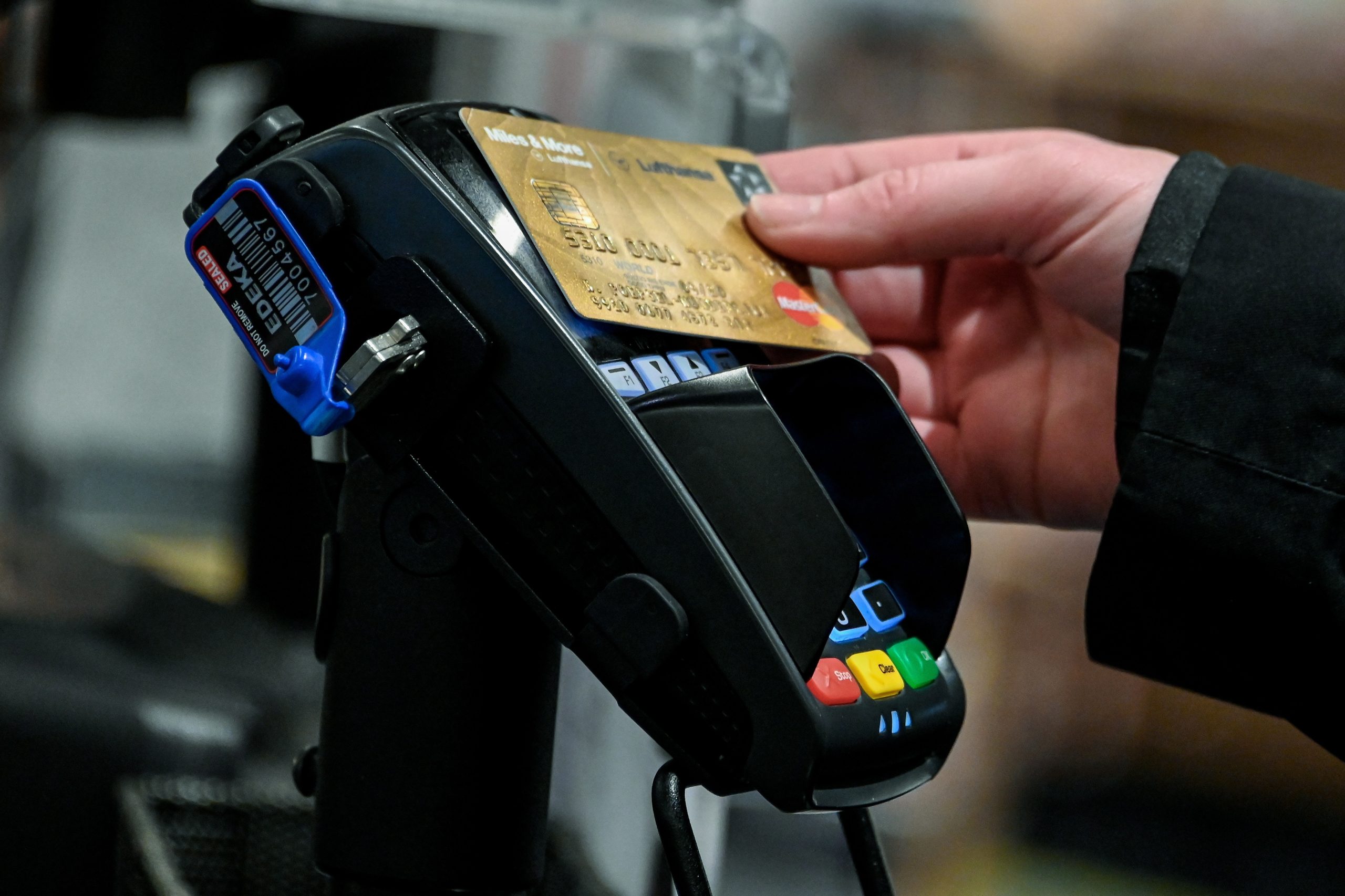 Compras em loja voltam a cair na primeira quinzena de novembro