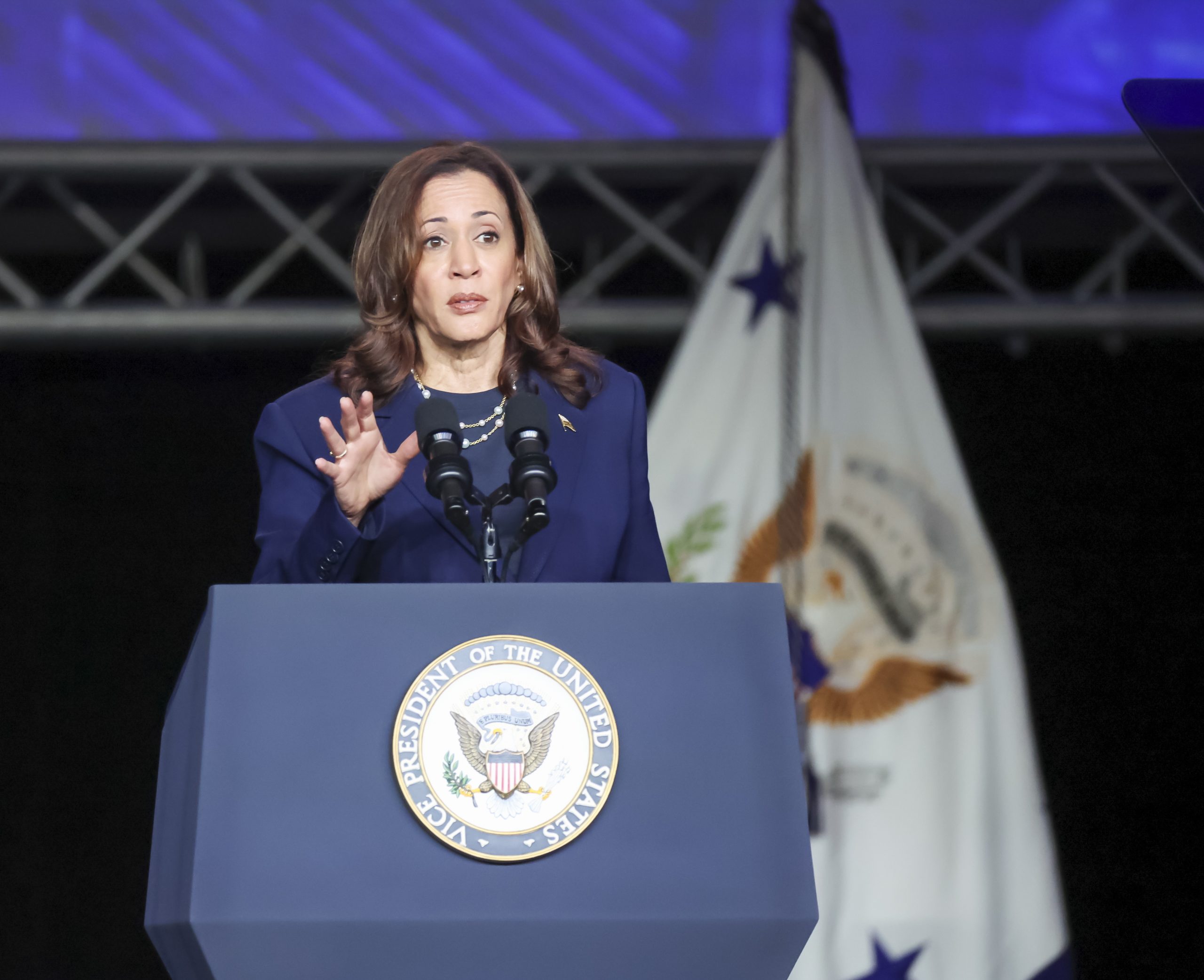 Kamala Harris afirma que Trump voltou à “divisão e desrespeito”