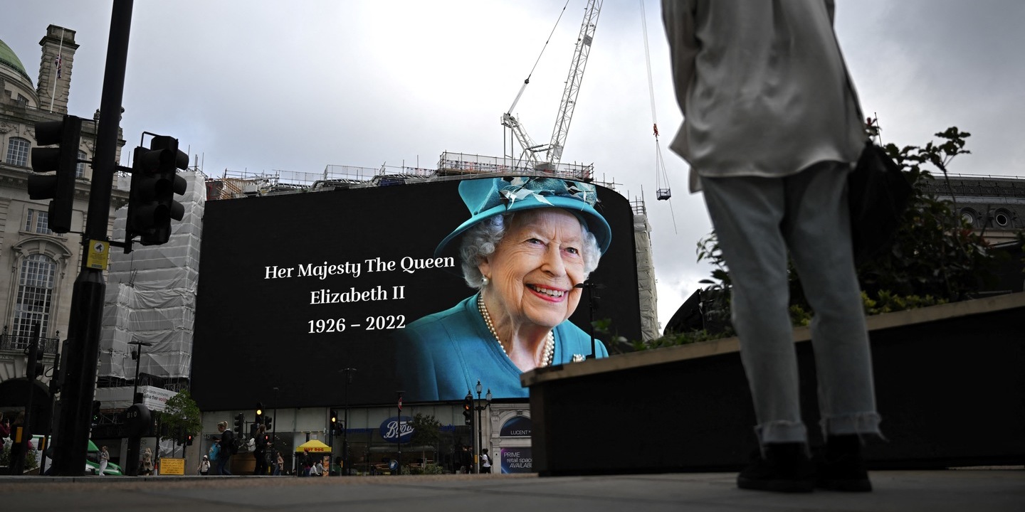Já se guarda lugar em Londres para ver passar o caixão da Rainha