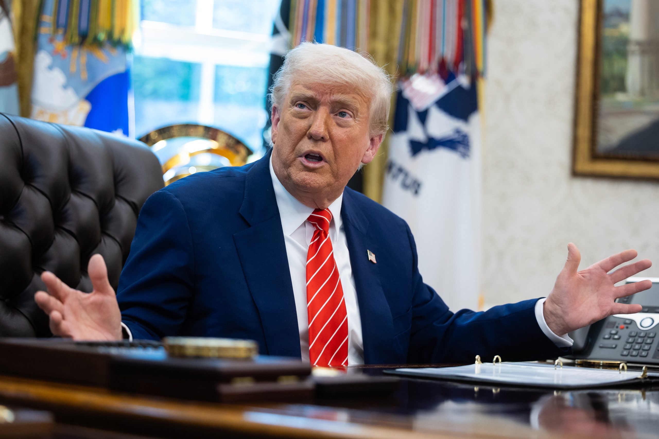 Após a Câmara de Representantes, Senado aprova divulgação de ficheiros Epstein. Agora segue-se a secretária de Trump