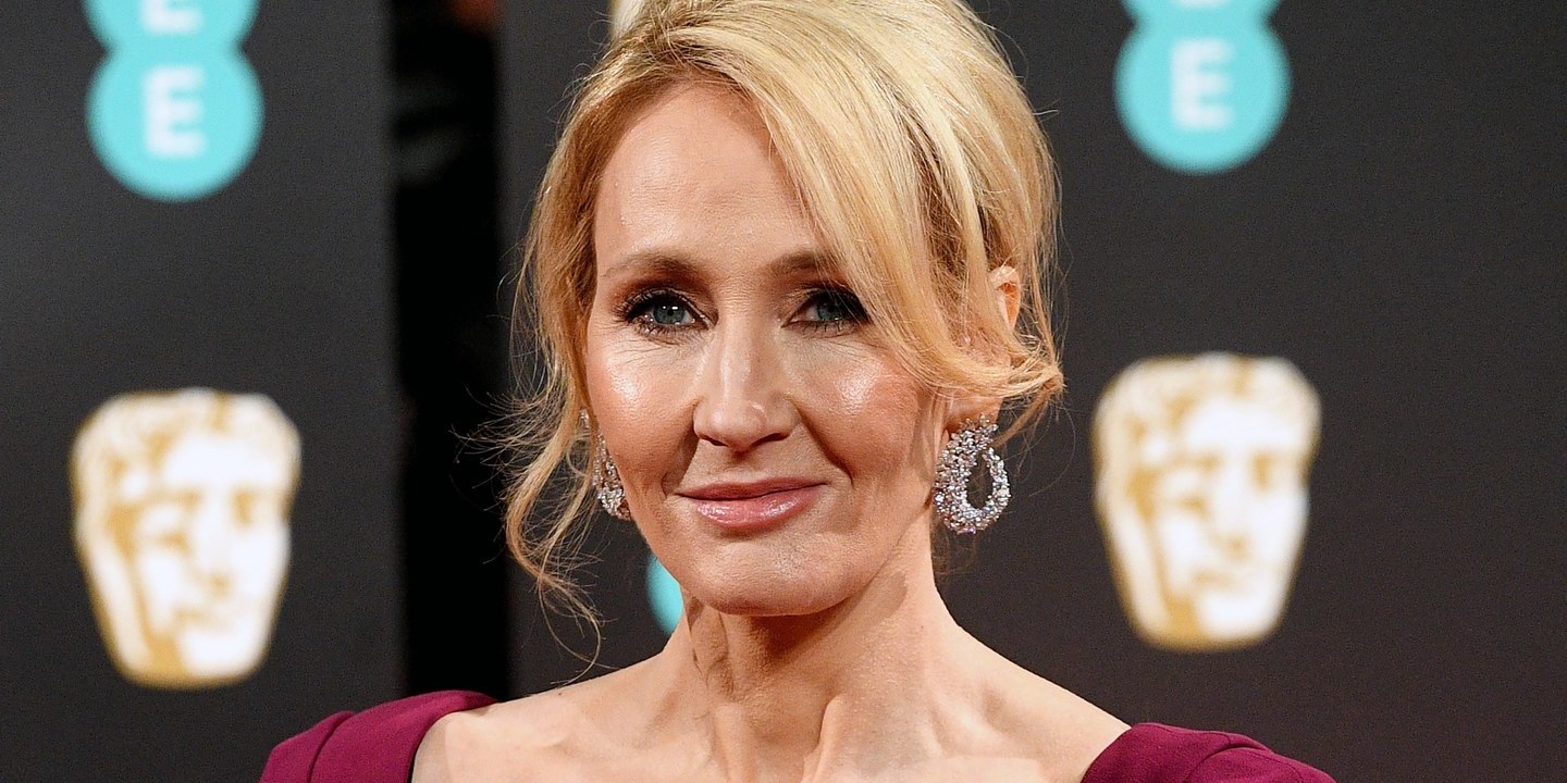 Polícia britânica investiga ameaça contra J.K. Rowling após mensagem de apoio a  Salman Rushdie