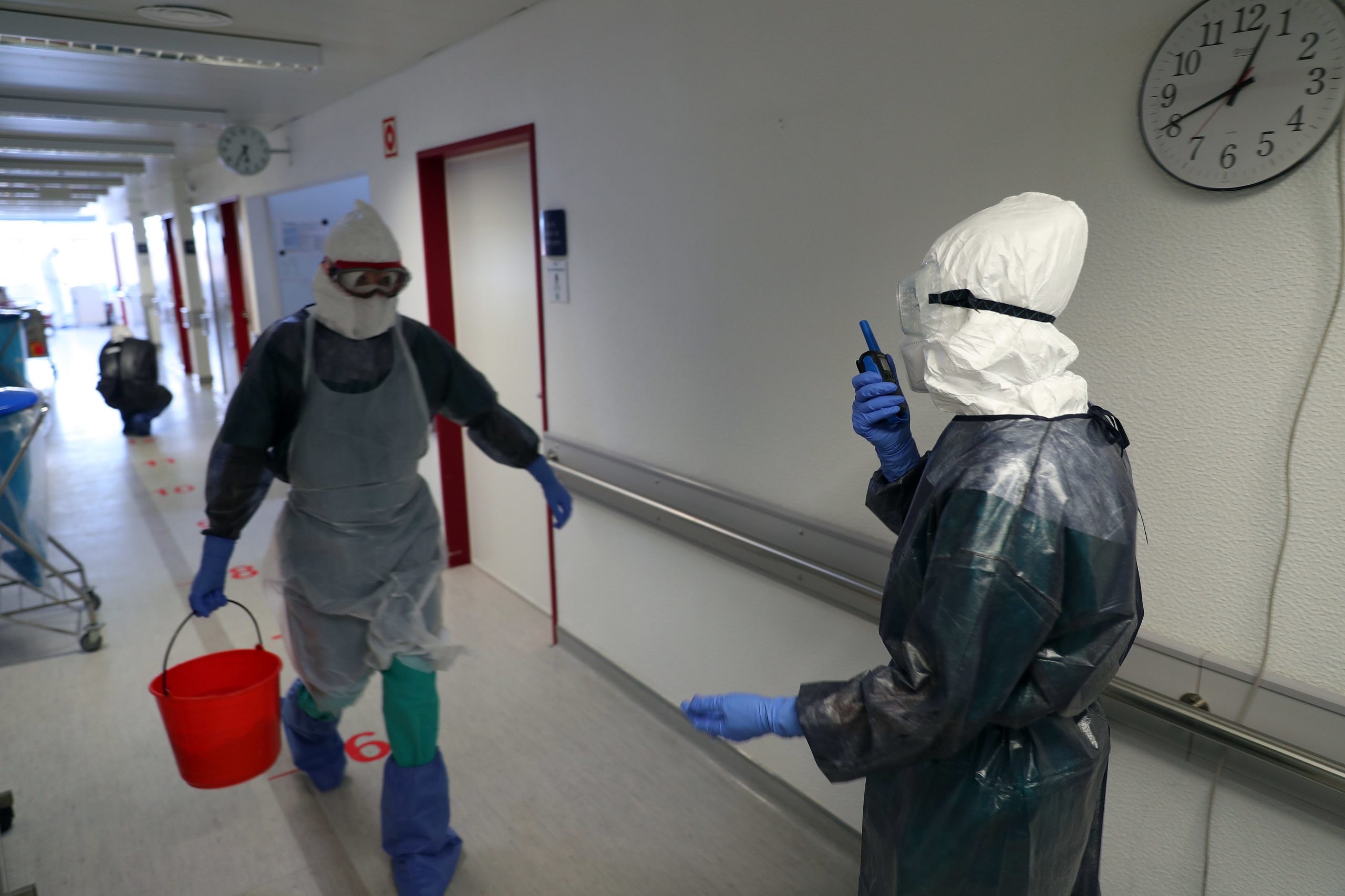 Covid-19: Sindicato exige medidas para conter alegados focos no hospital de Évora