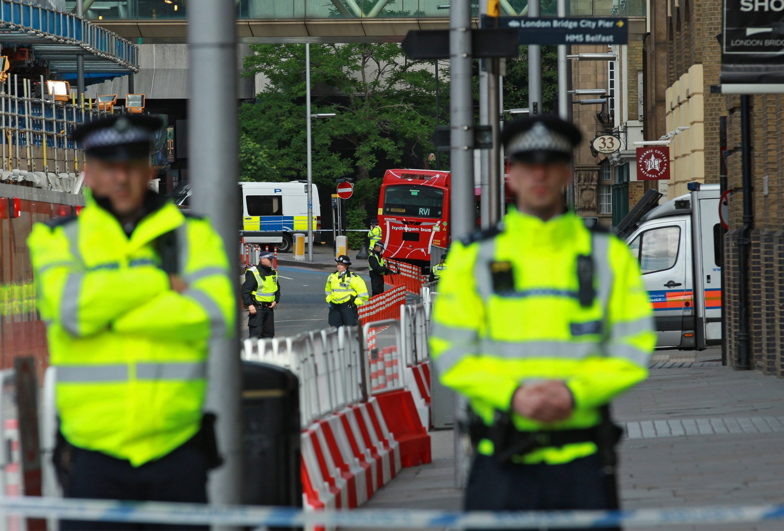 Operação policial a decorrer na zona leste de Londres. 12 pessoas detidas