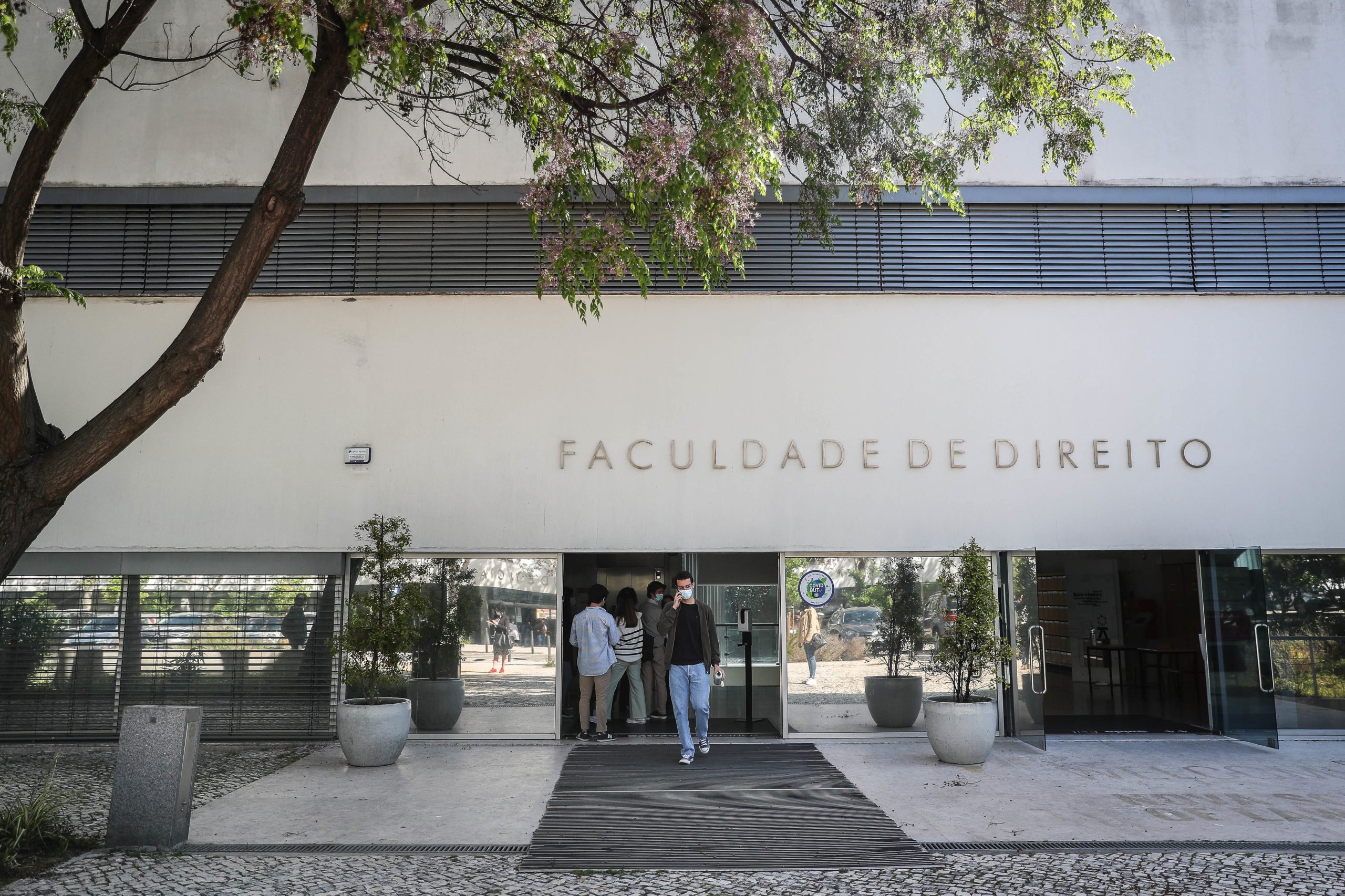 Faculdade de Direito suspende Paulo Abreu dos Santos, antigo adjunto da ex-ministra da Justiça