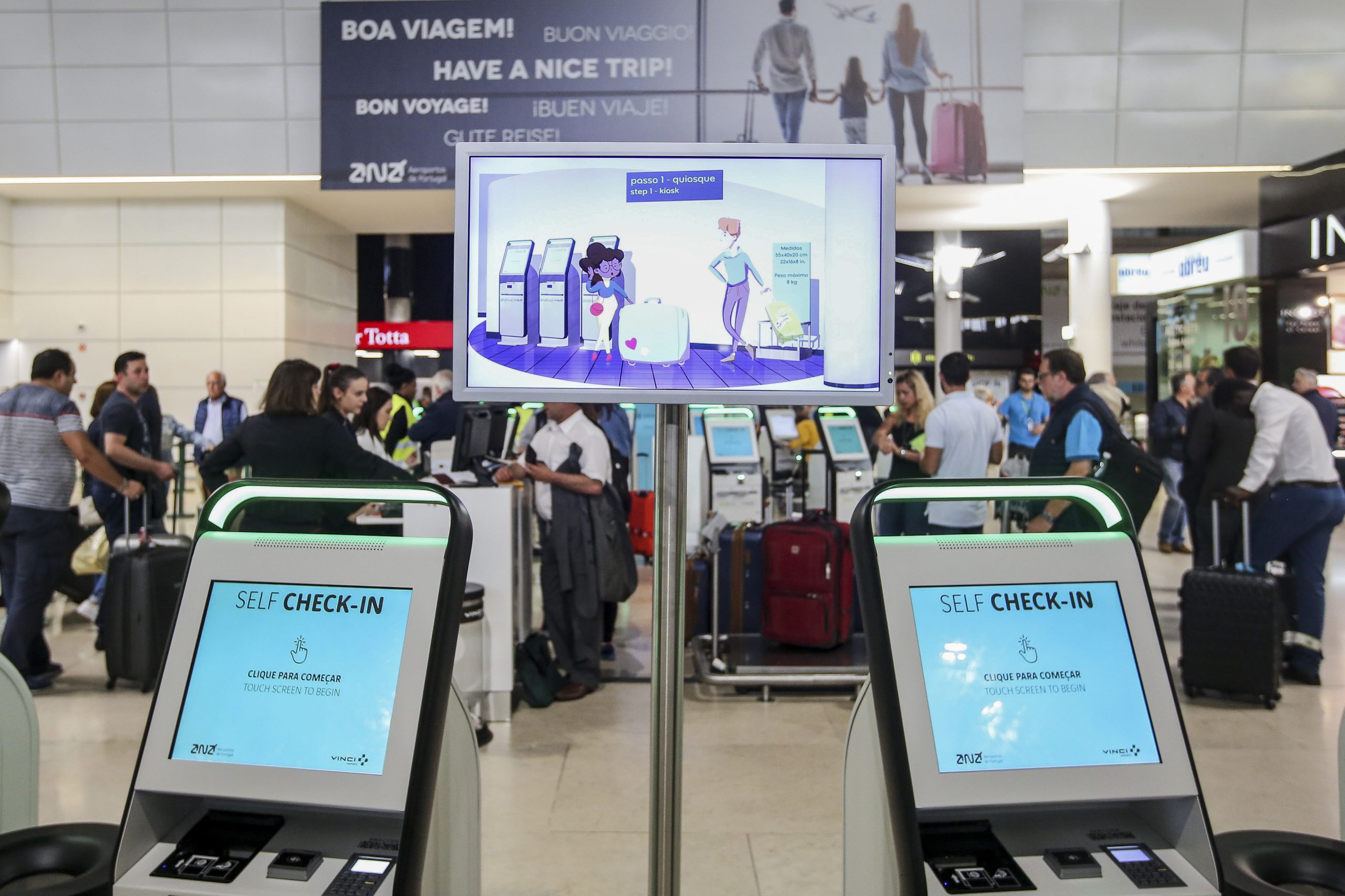 Passageiros nos aeroportos nacionais crescem mais de 28% para 31,3 milhões no 1.º semestre