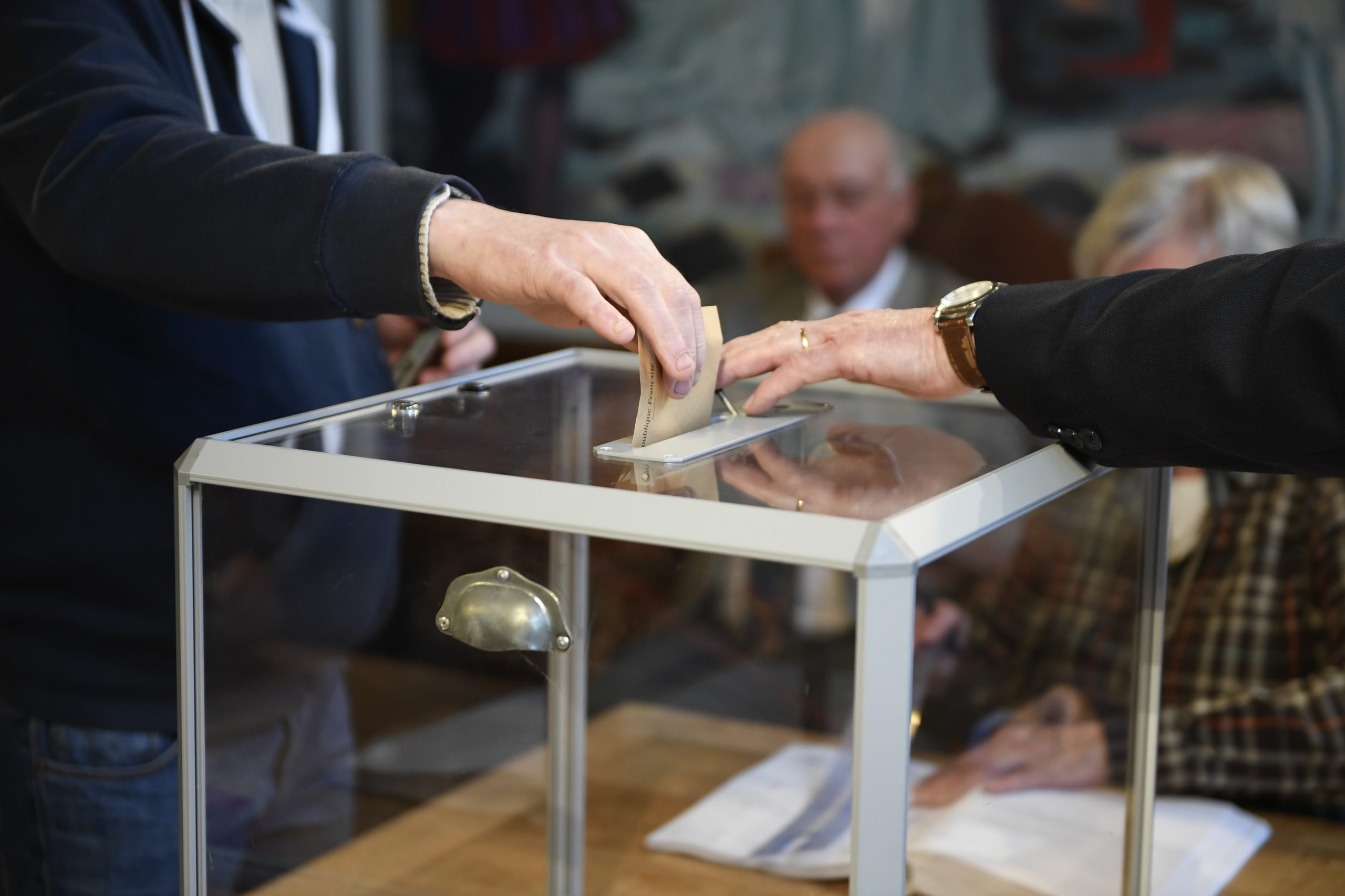 França/Eleições: Longa fila para votar na embaixada francesa em Lisboa