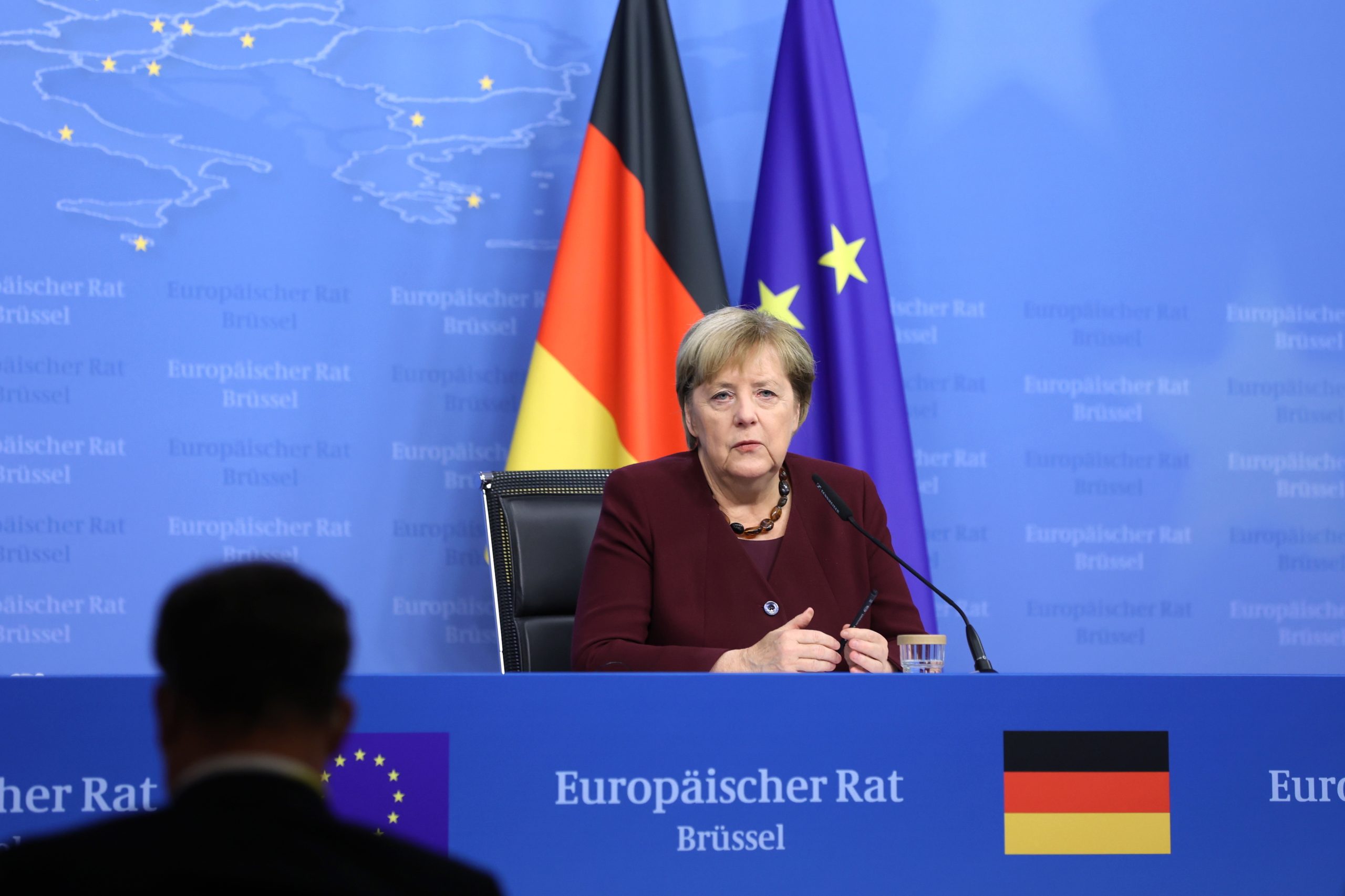 Merkel diz estar preocupada com os desafios que a Europa tem pela frente