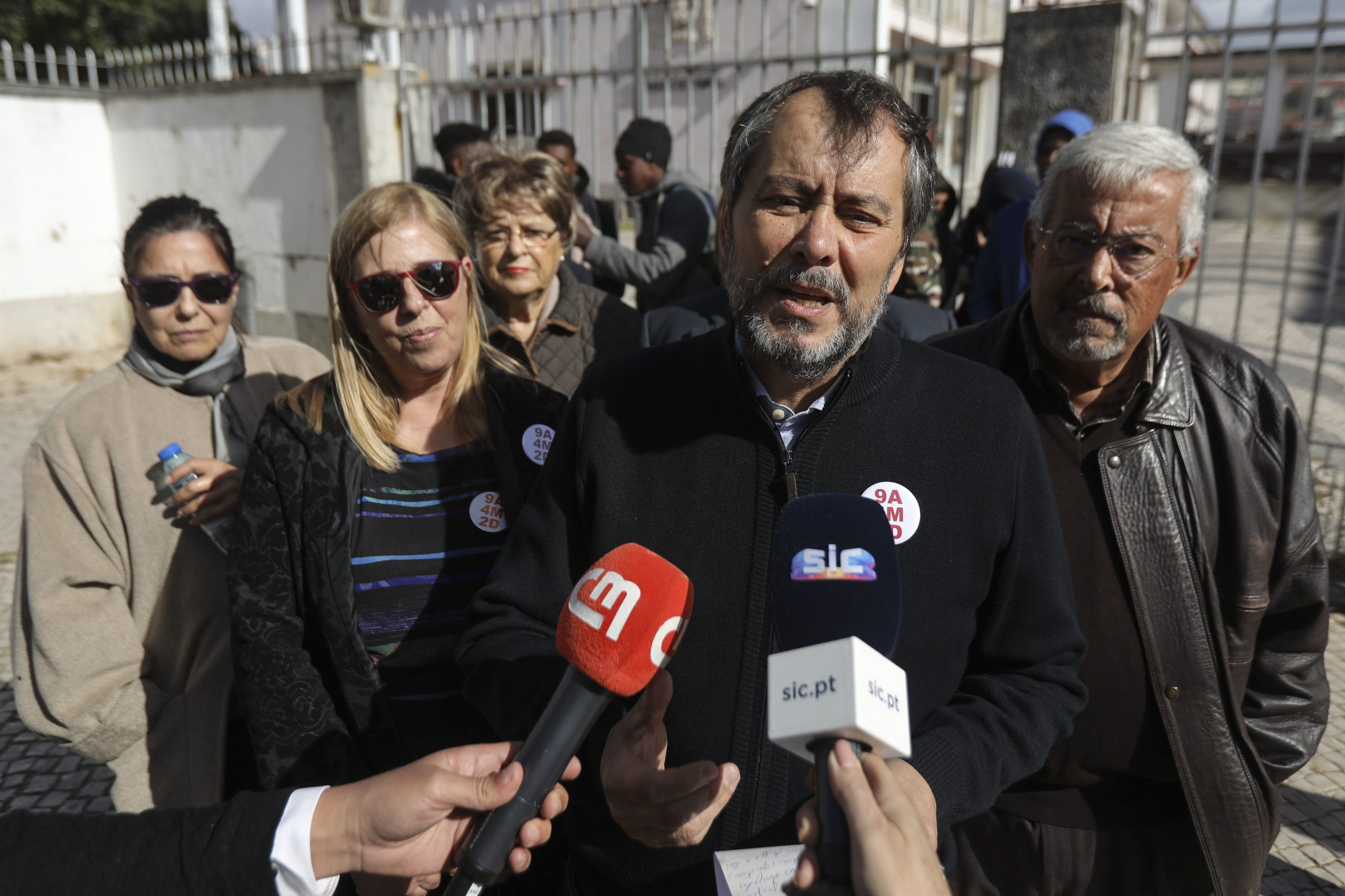 Greve de docentes leva à suspensão de reuniões em todo o país