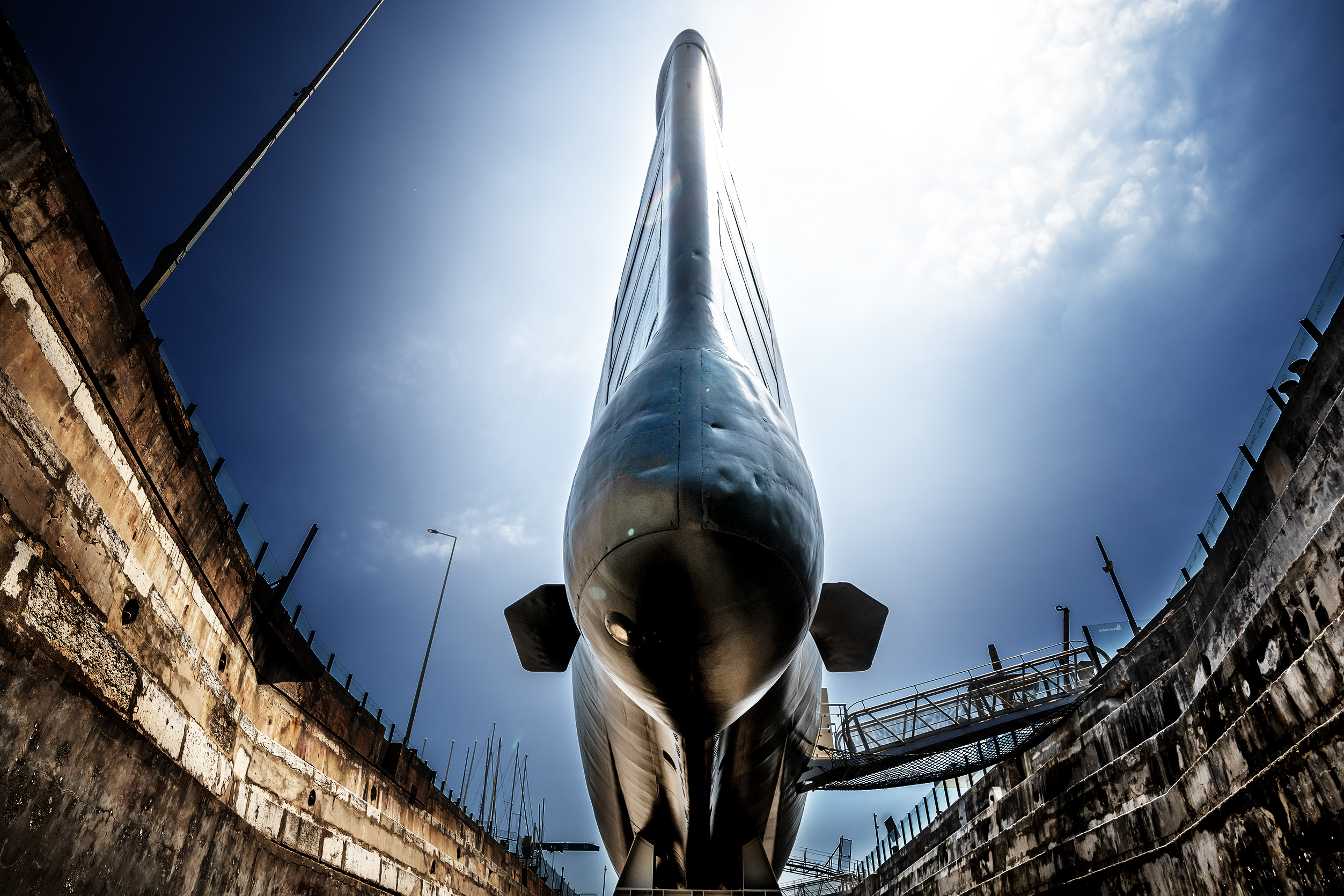 Submarino Barracuda: A maior máquina de guerra dorme em Cacilhas. Fomos visitá-la
