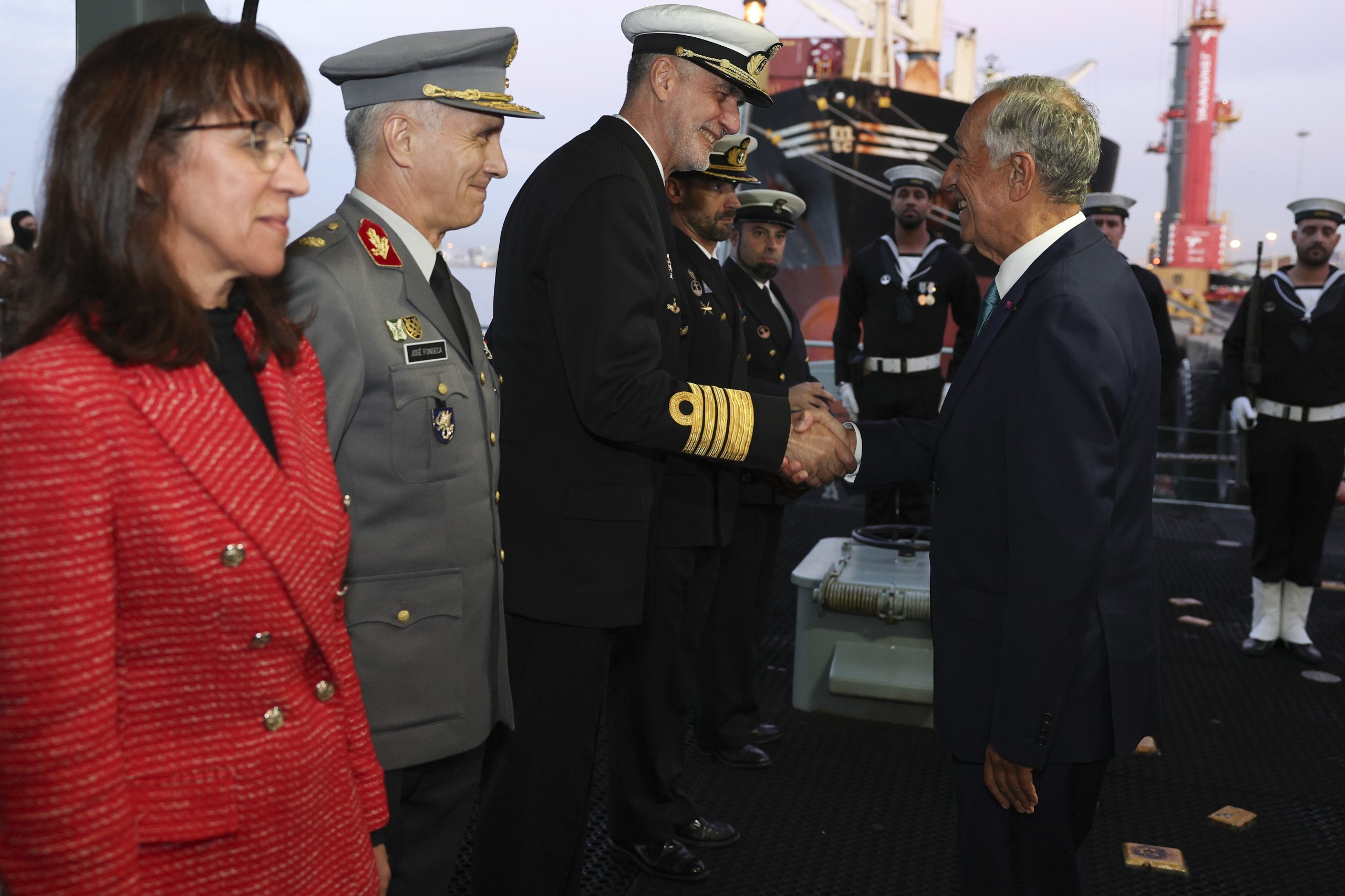 Em visita à África do Sul, Marcelo defende mais investimento militar