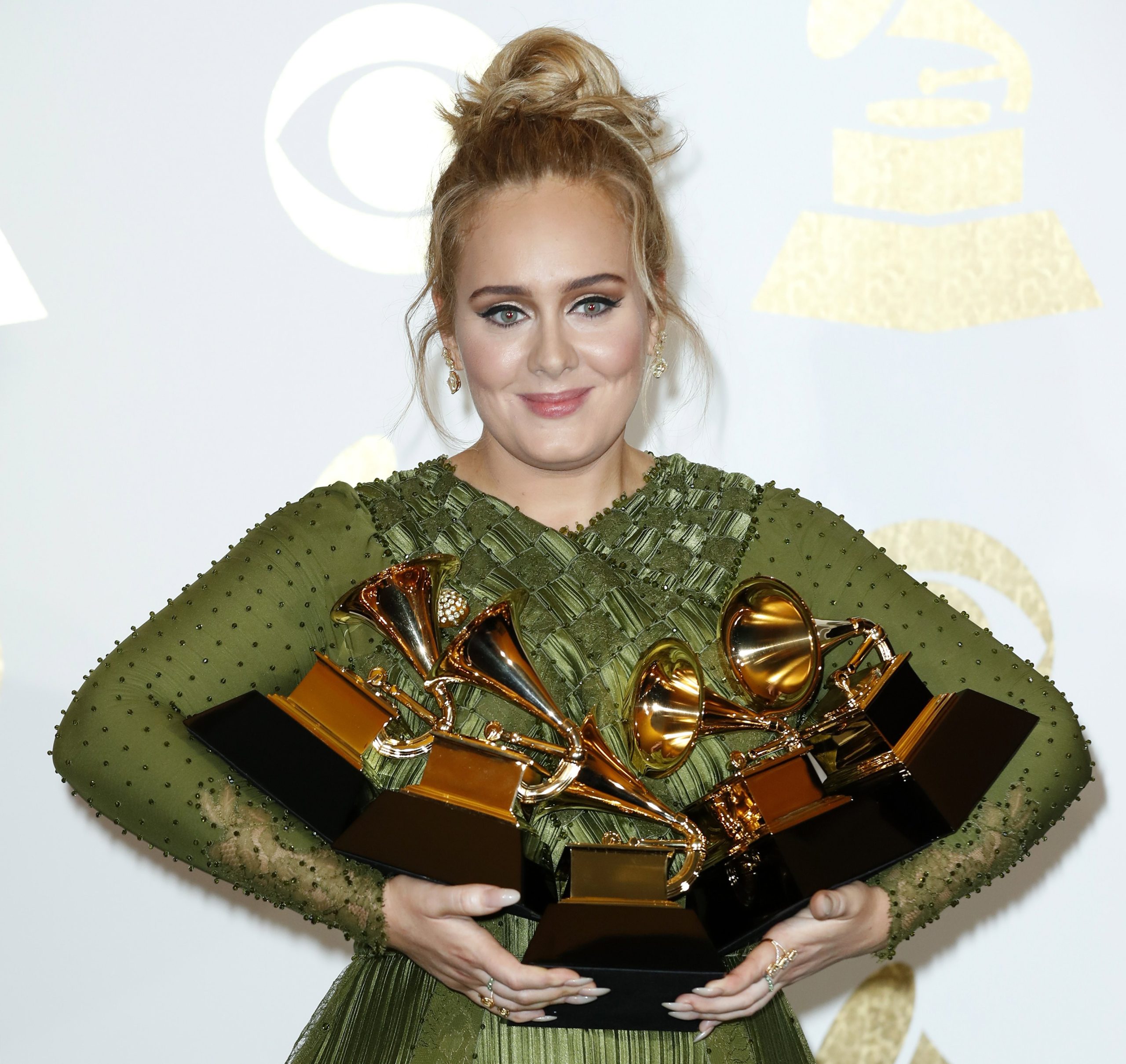 Adele foi a grande vencedora da noite dos Grammy