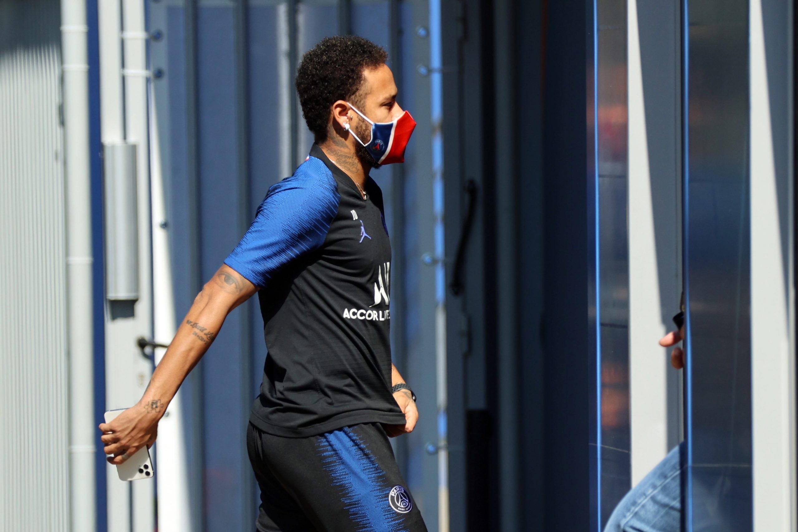 Santos aceita derrota na justiça por Neymar e enaltece exemplo do Real Madrid