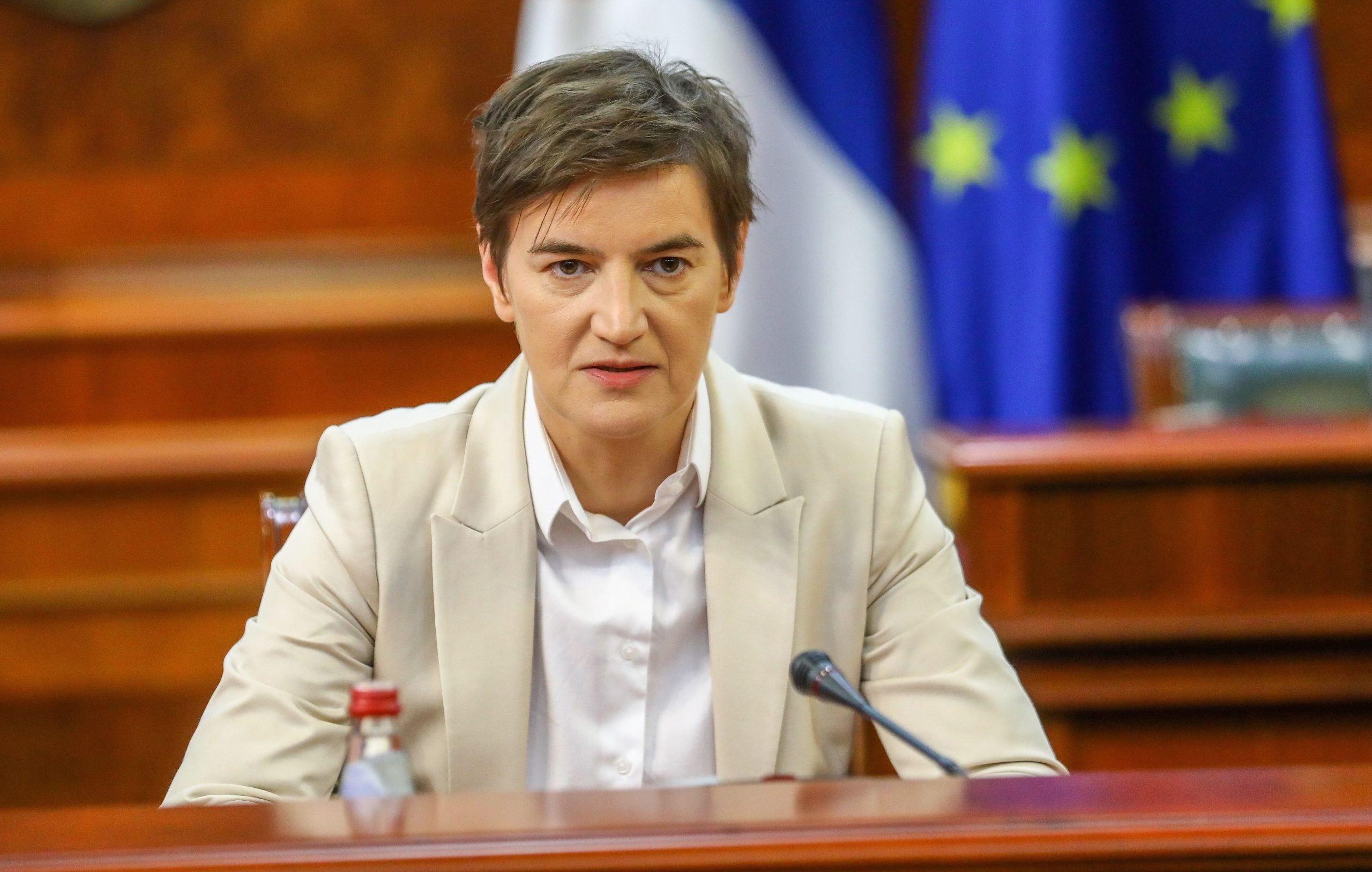Primeira-ministra da Sérvia adverte que Kosovo está “à beira de um conflito armado”