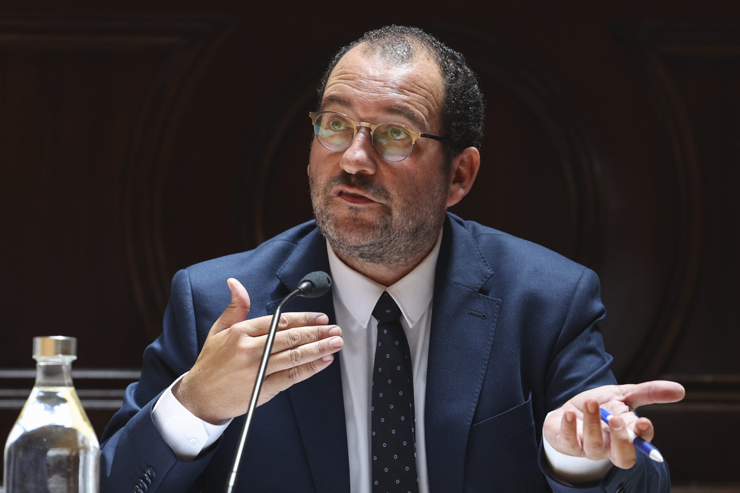 Ministro pediu parecer sobre uso de telemóvel nas escolas por ser “tema complexo”