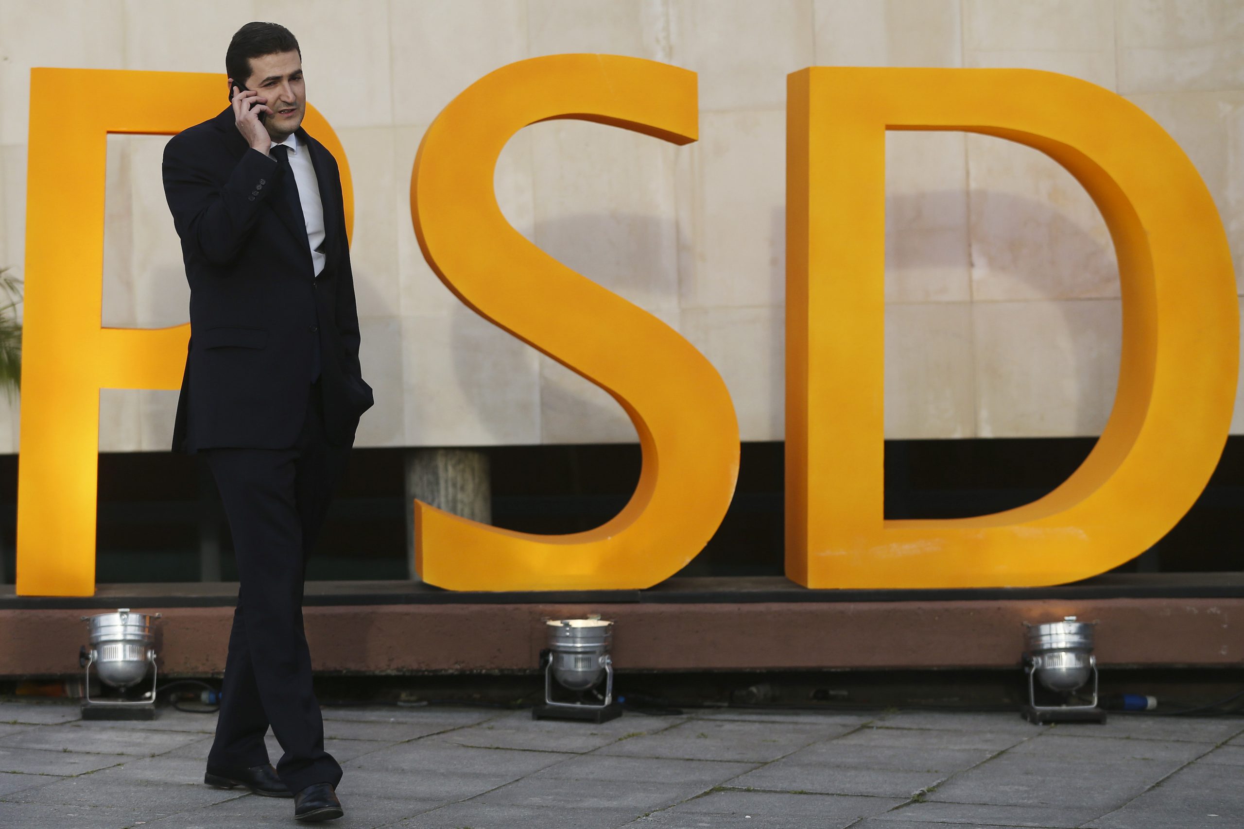 PSD: Hugo Soares mantém ‘vices’ de Montenegro na candidatura à direção do grupo parlamentar