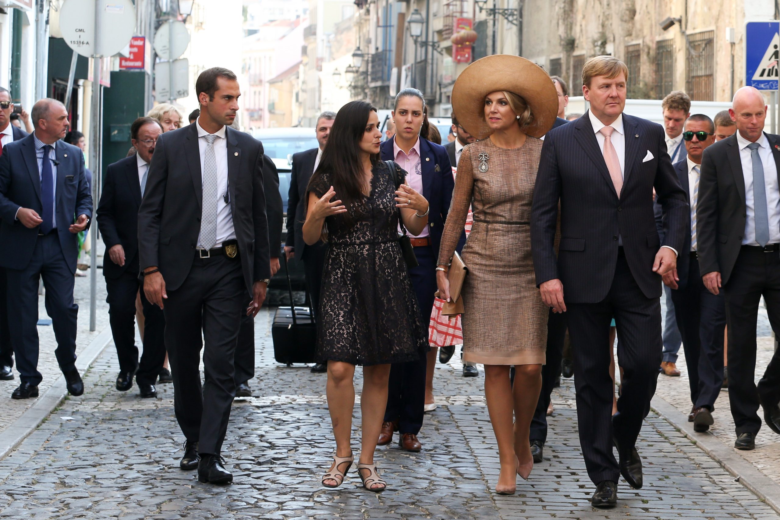 Reis da Holanda passeiam em Lisboa para conhecer o que está para lá do programa oficial
