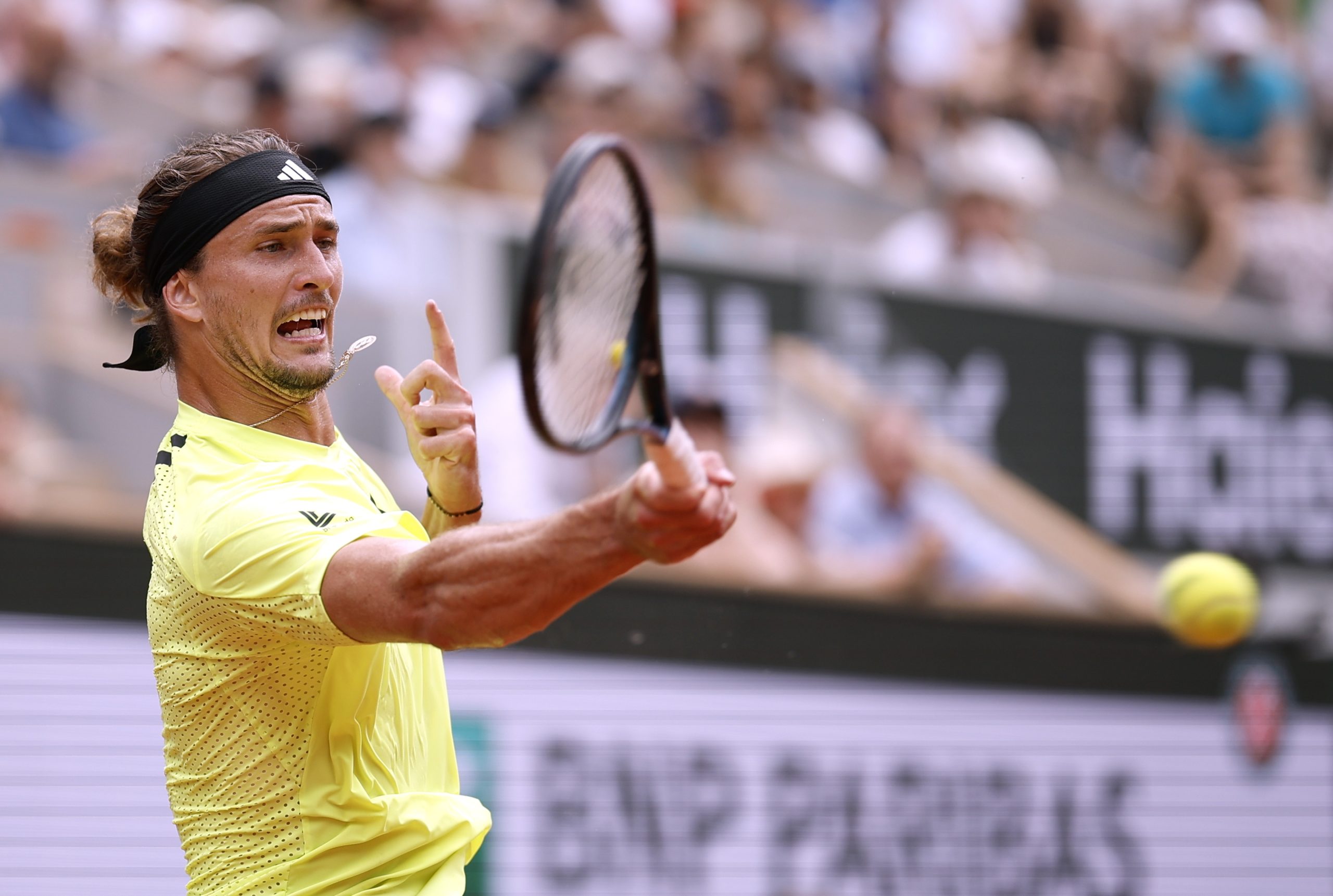 Alexander Zverev garante lugar nos ‘oitavos’ de Roland Garros após bater Cobolli