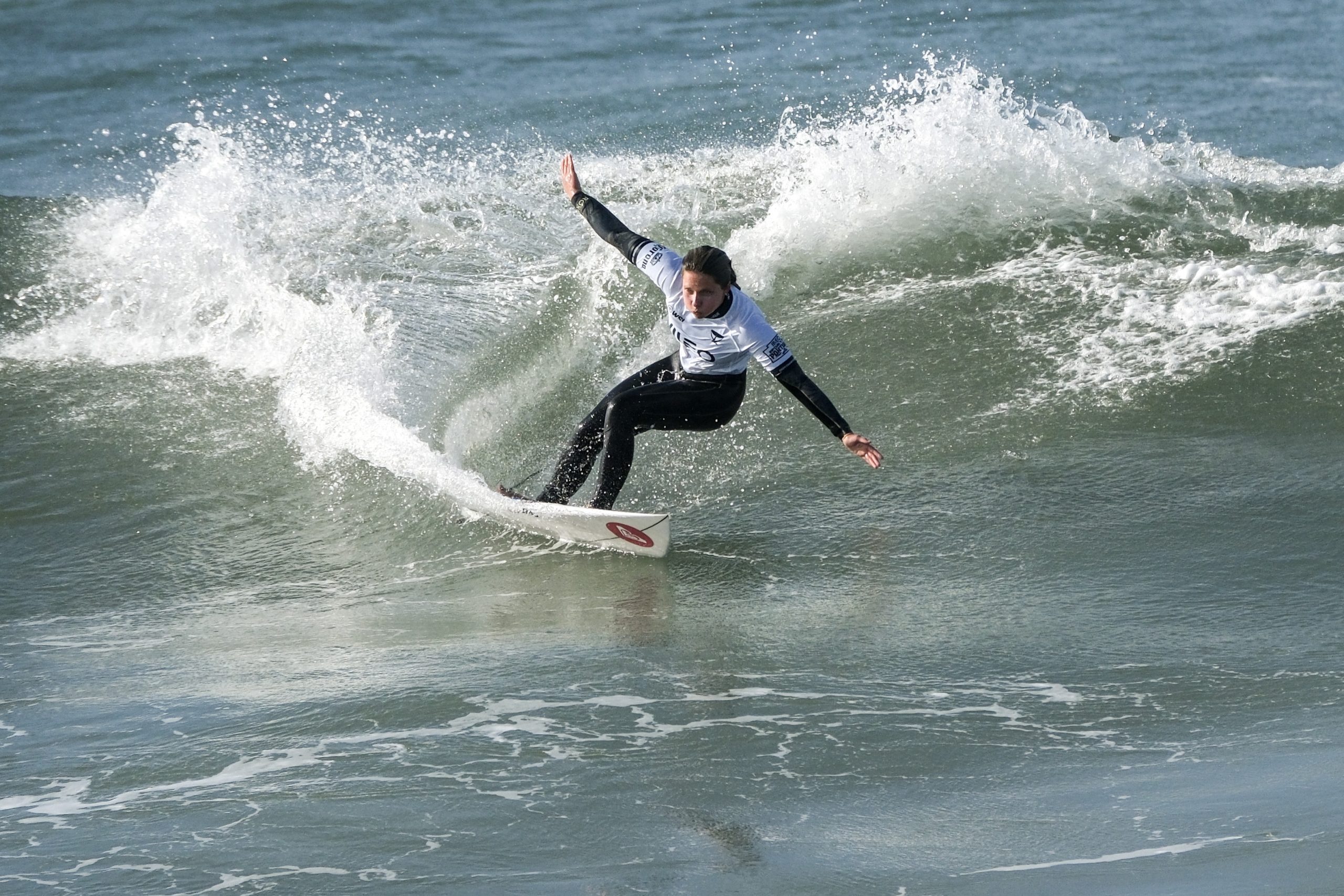 Surfista Francisca Veselko vence na Caparica e é vice-campeã europeia