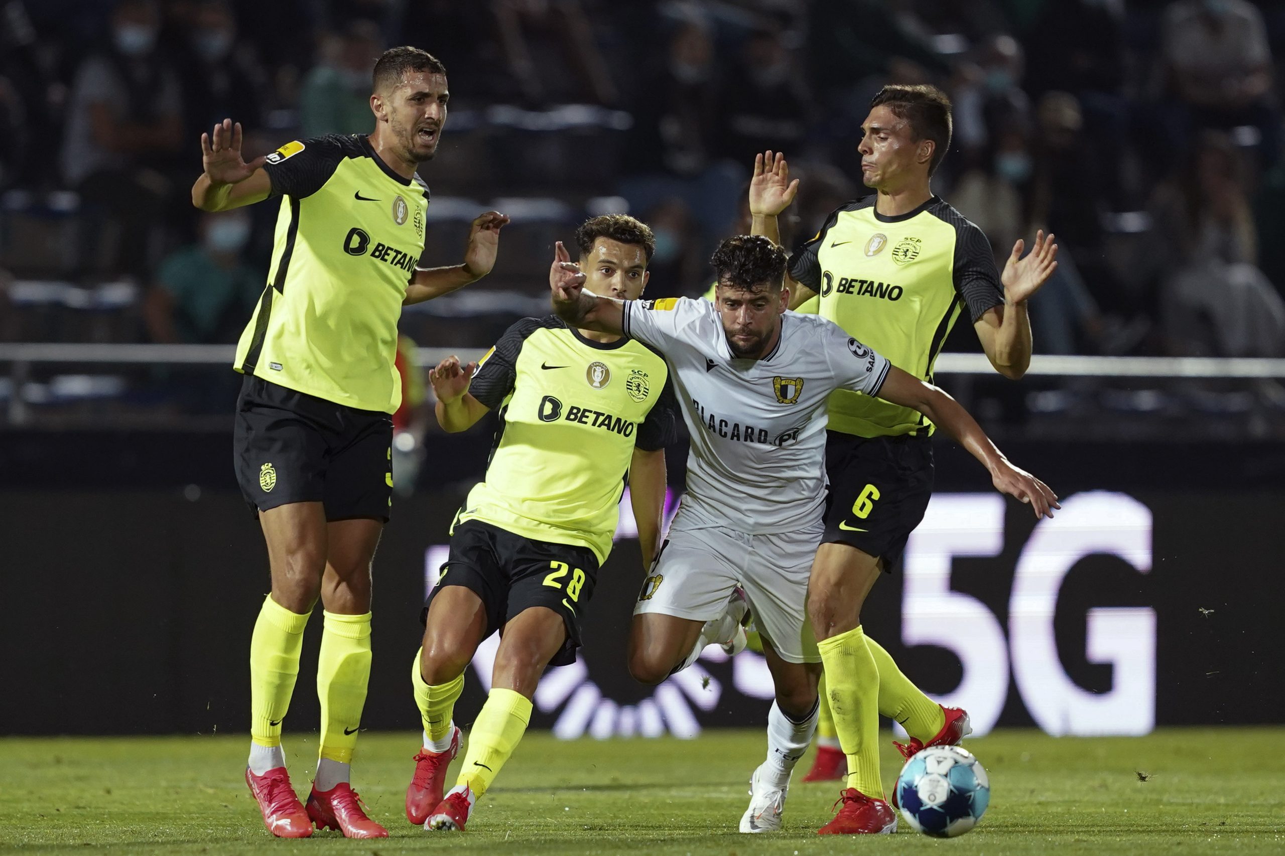 Sporting falha liderança isolada ao empatar em Famalicão