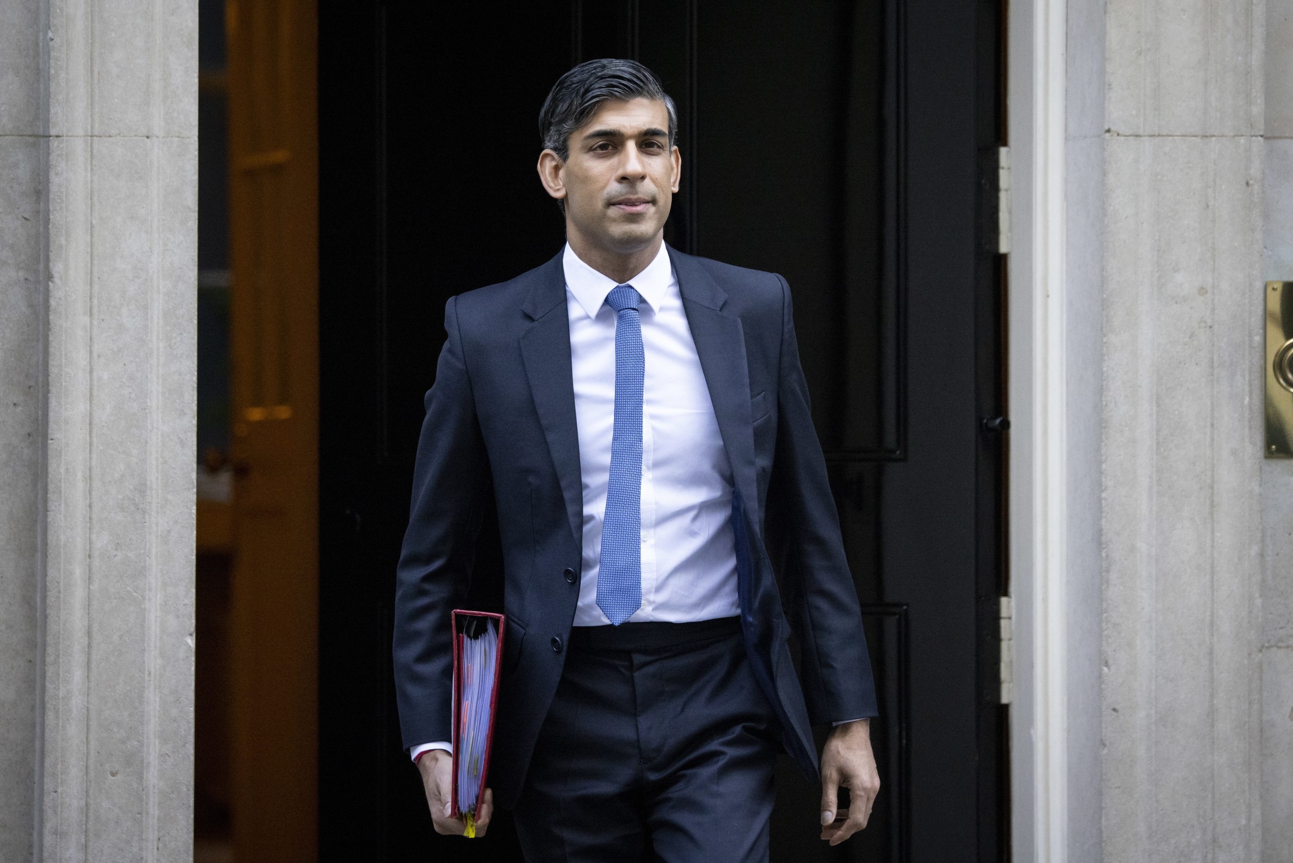 Rishi Sunak encontra-se com Macron em Paris, numa cimeira de aproximação entre Reino Unido e França