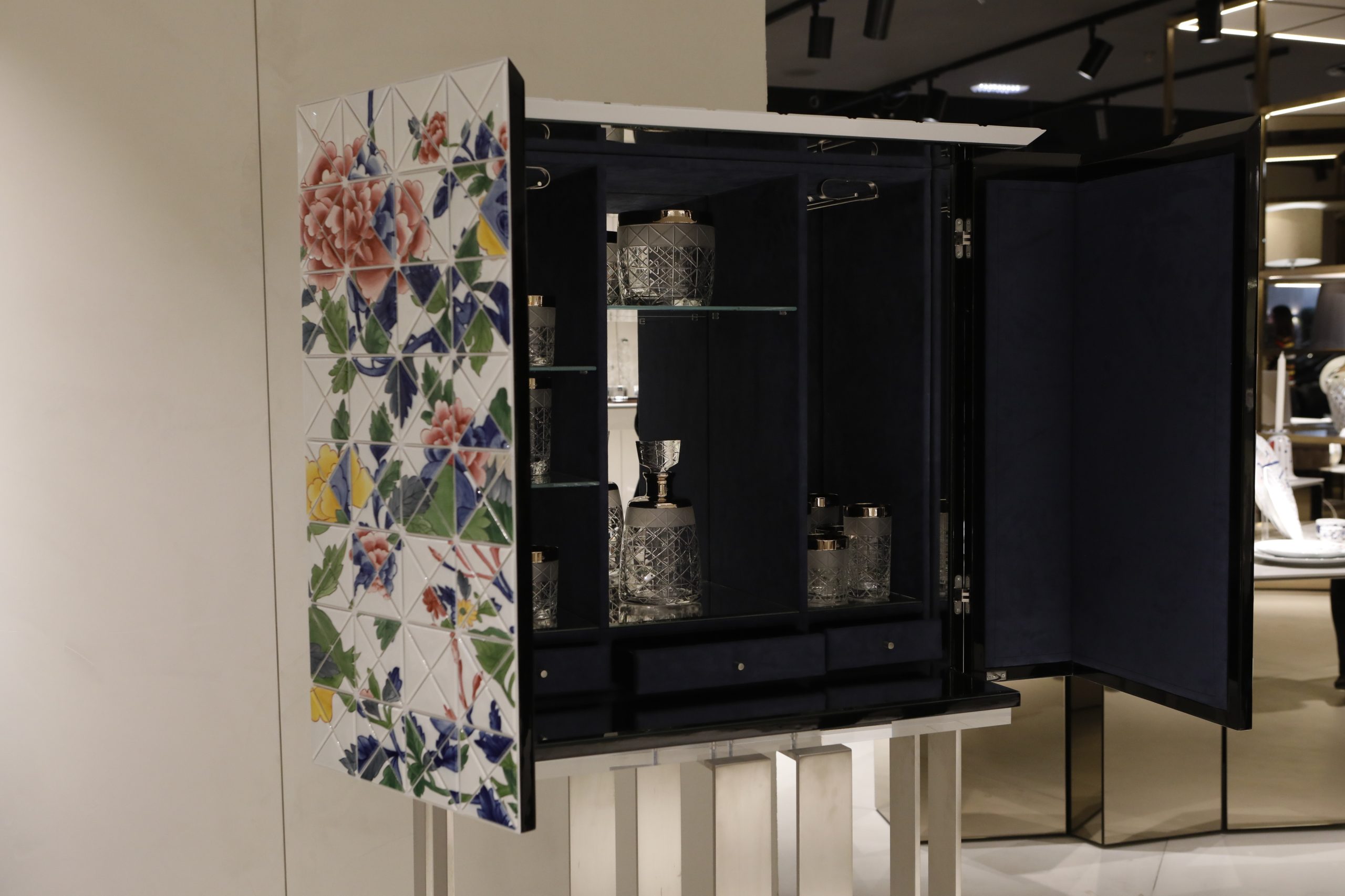 Um bar em porcelana só para colecionadores
