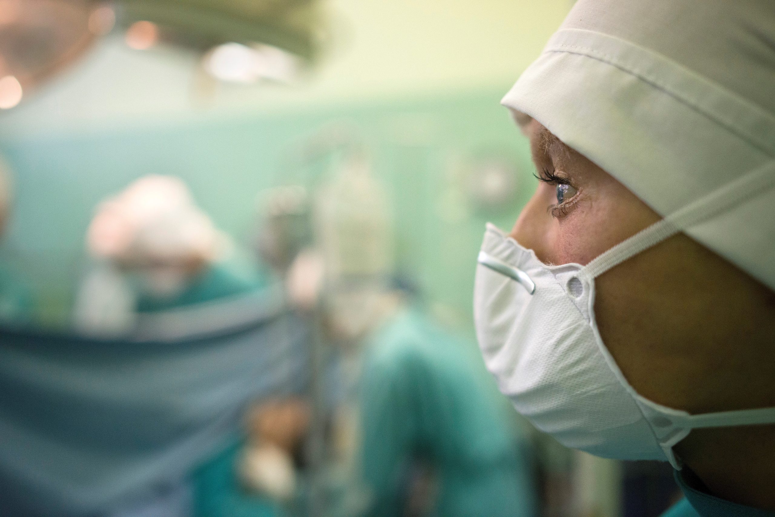 “Era morrer ou fazer este transplante”. Cirurgiões americanos transplantam com sucesso um coração de porco numa pessoa